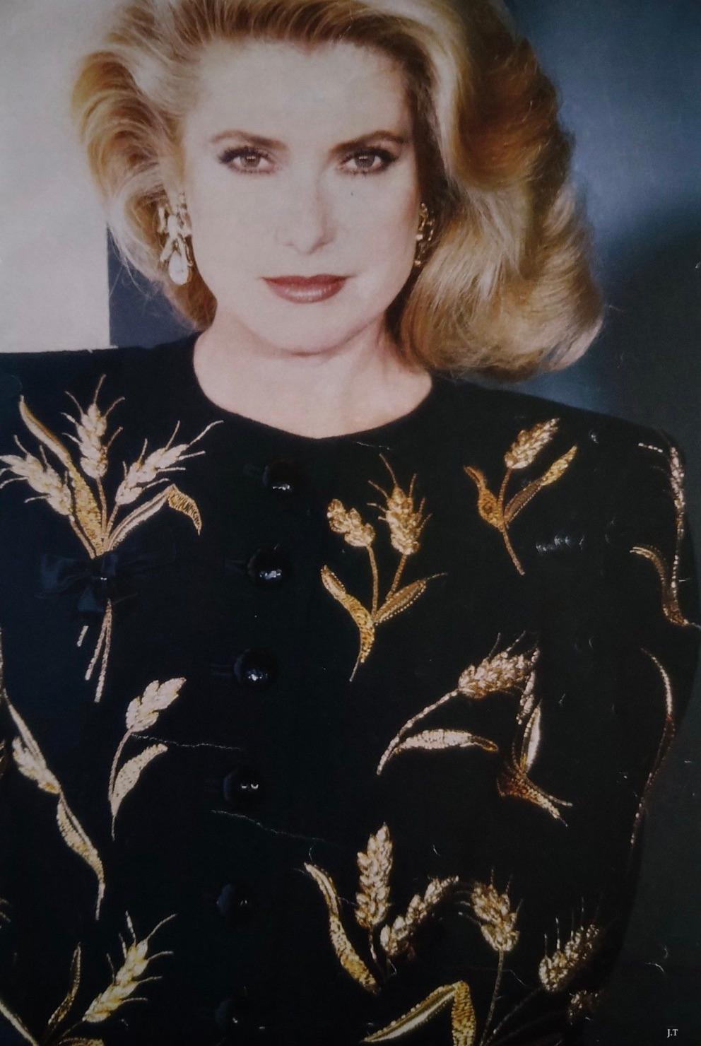 Yves Saint Laurent Lesage Vintage 1980s Black Linen Gold Wheat Sheaves Jacket In Good Condition In Jersey City, NJ