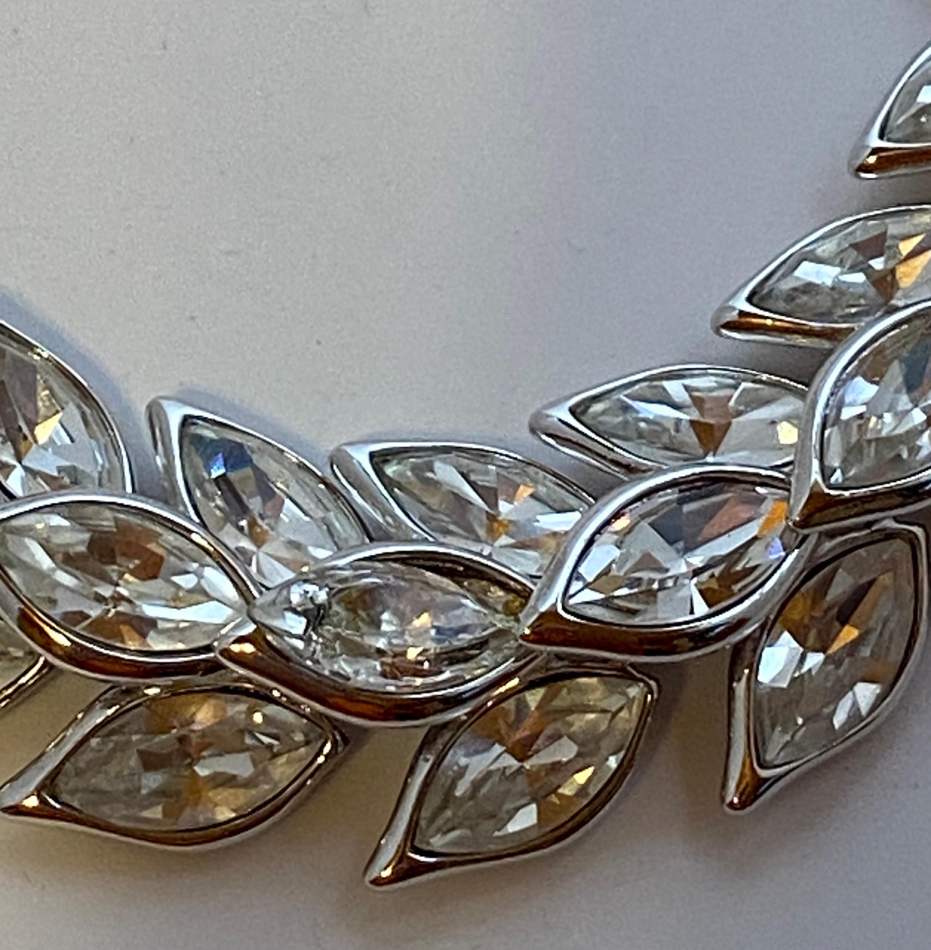 Magnifique collier en cristal « Multi Leaves » de Yves Saint Laurent, édition limitée en vente 5