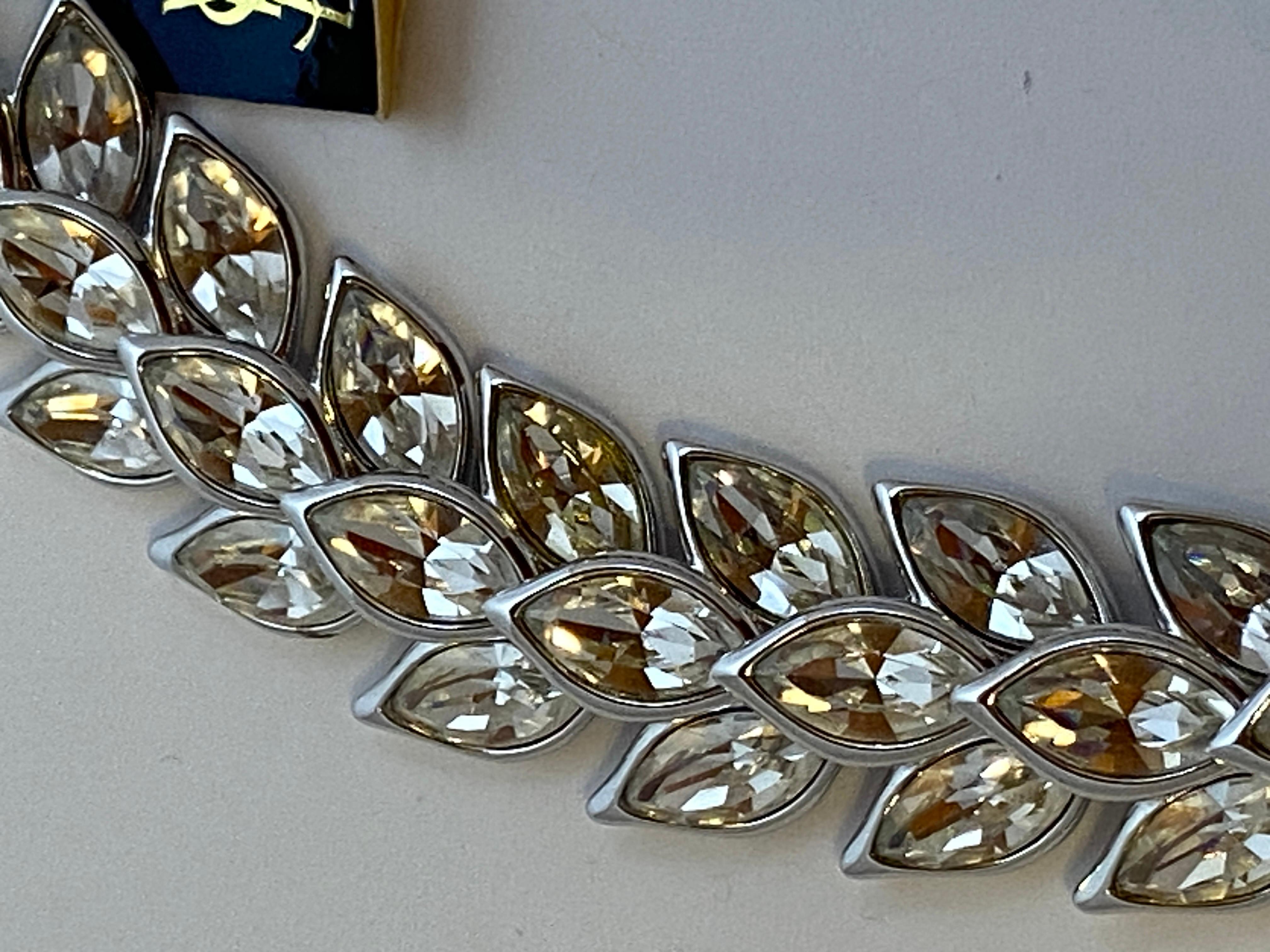 Magnifique collier en cristal « Multi Leaves » de Yves Saint Laurent, édition limitée en vente 7