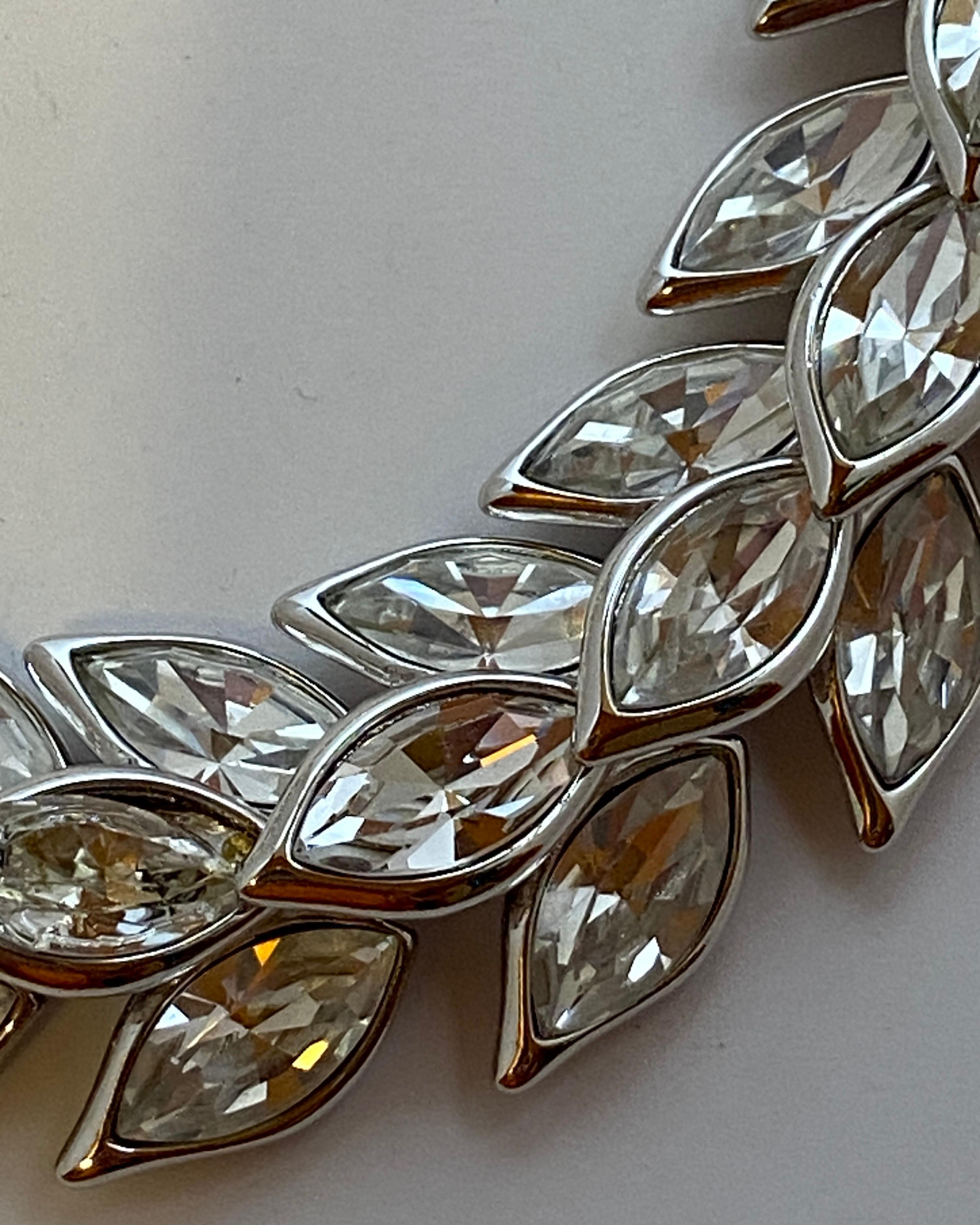 Magnifique collier en cristal « Multi Leaves » de Yves Saint Laurent, édition limitée en vente 10