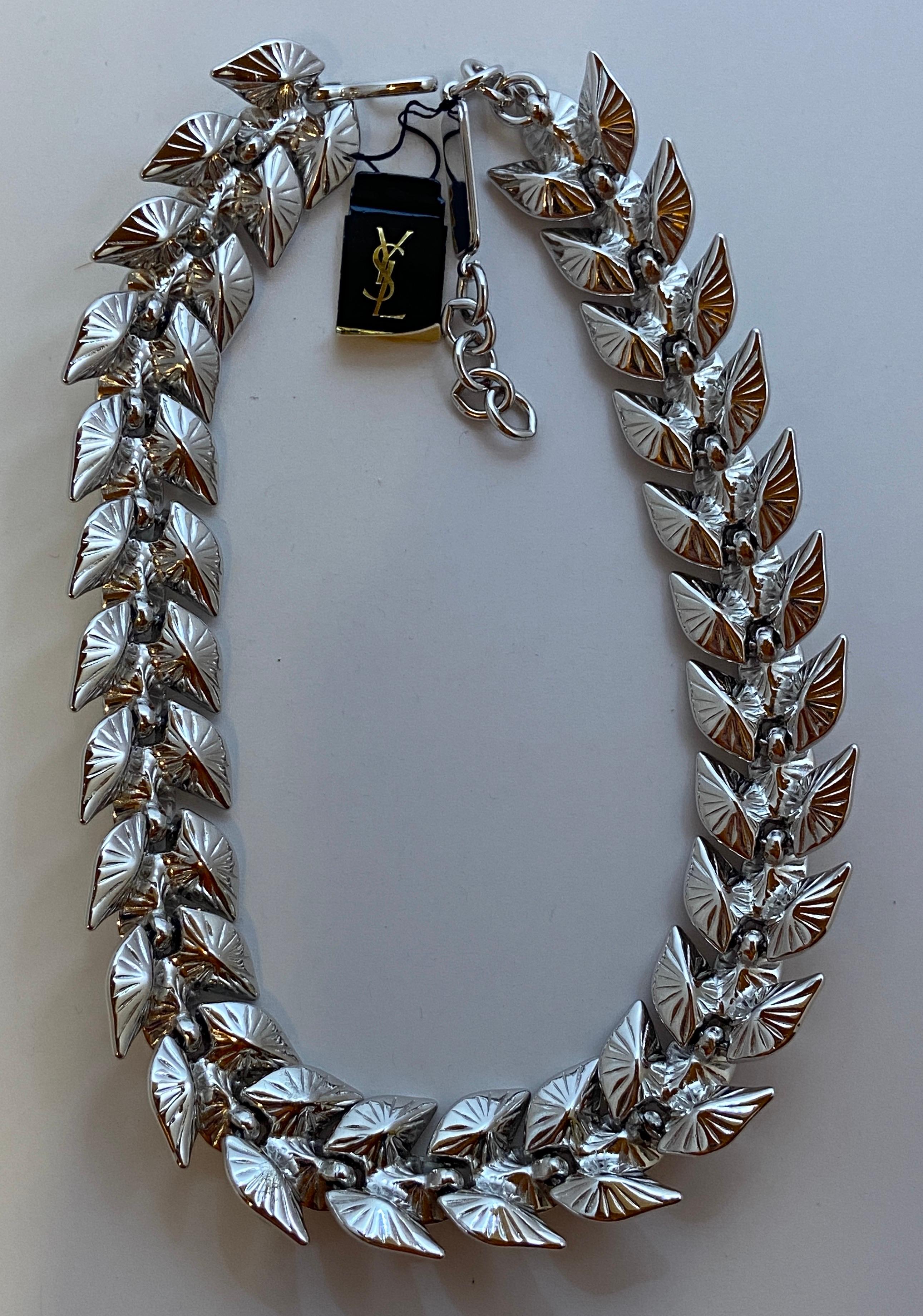 Yves Saint Laurent „Limited Edition“ prächtige „Multi-Blätter“ Kristall-Halskette im Zustand „Gut“ im Angebot in New York, NY