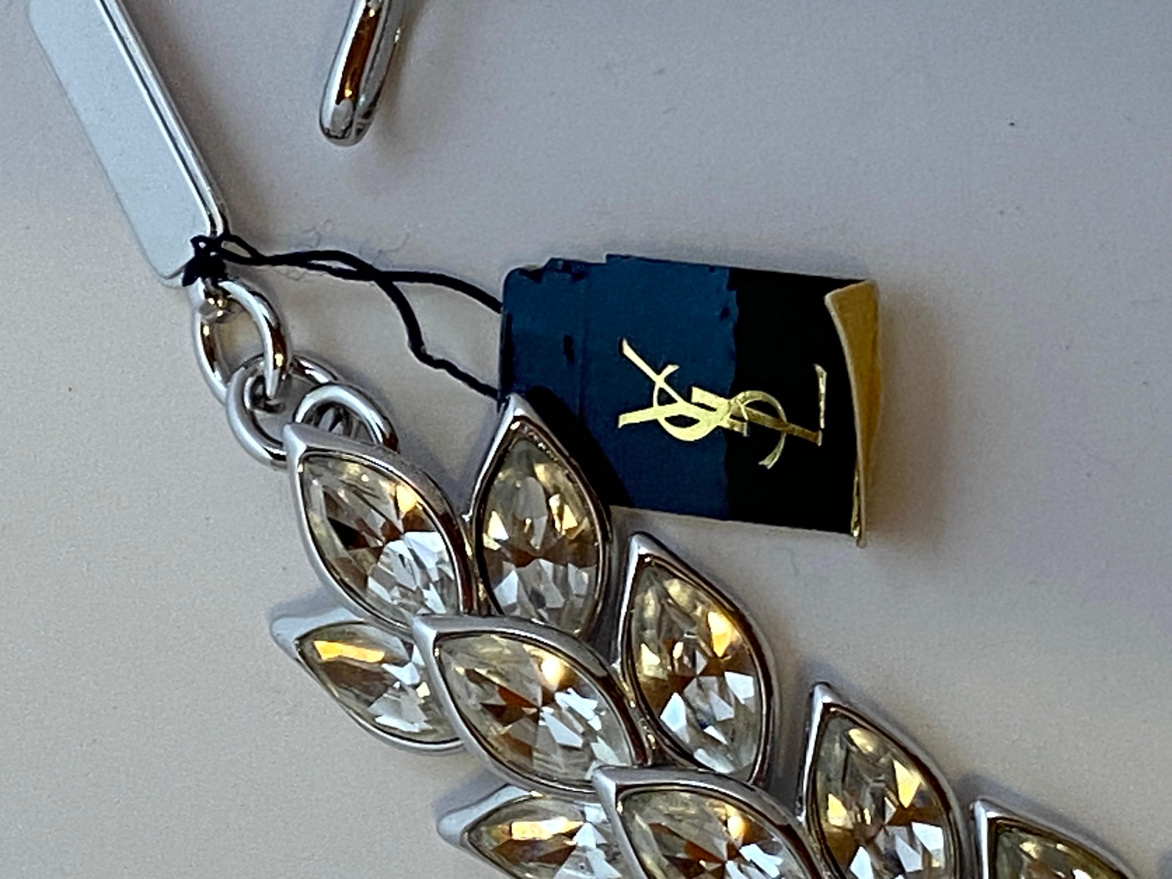 Yves Saint Laurent „Limited Edition“ prächtige „Multi-Blätter“ Kristall-Halskette im Angebot 3