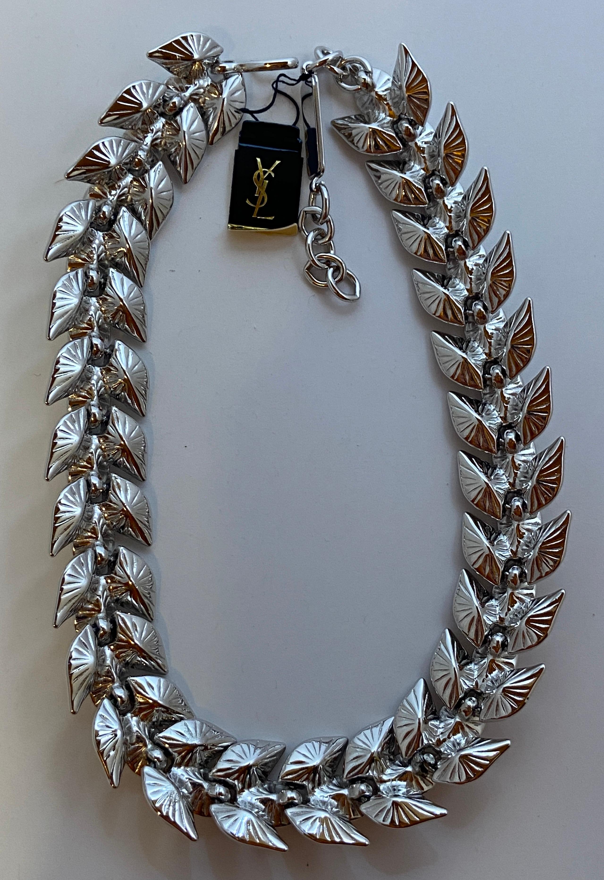 Yves Saint Laurent „Limited Edition“ prächtige „Multi-Blätter“ Kristall-Halskette im Angebot 4