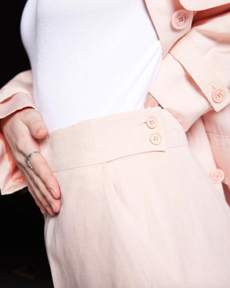 Tailleur pantalon en lin Yves Saint Laurent Excellent état - En vente à New York, NY