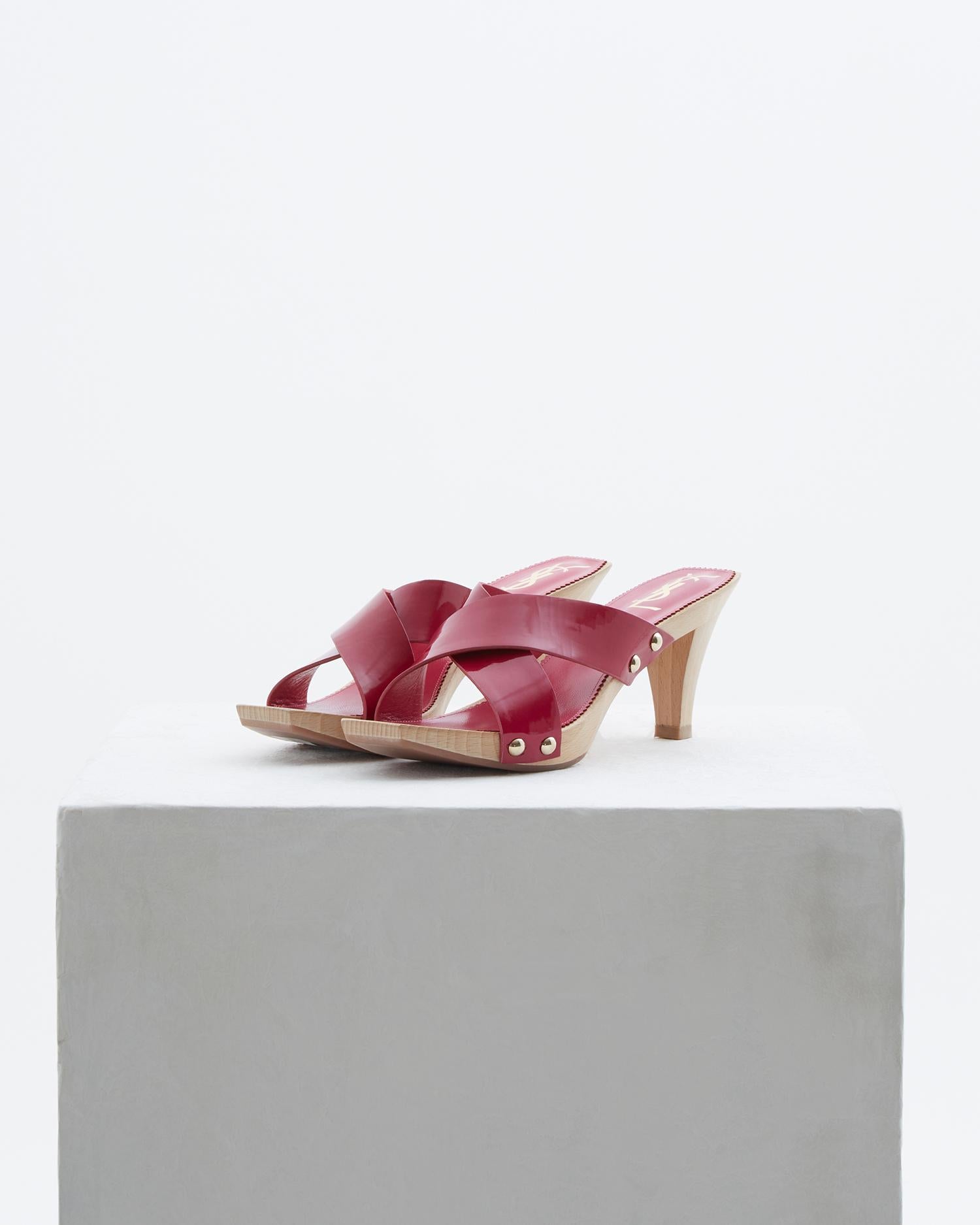 - Designed by Tom Ford
- Early 2000s
- Sold by Skof.Archive
- Fuchsia patent leather footbed 
- Slip guard on soles 
- Criss cross toe 
- Without box 

Size
40 EU

Measurements
Outsole length 23 cm / 9”
Outsole width 8 cm / 3”
Heel size 9 cm /