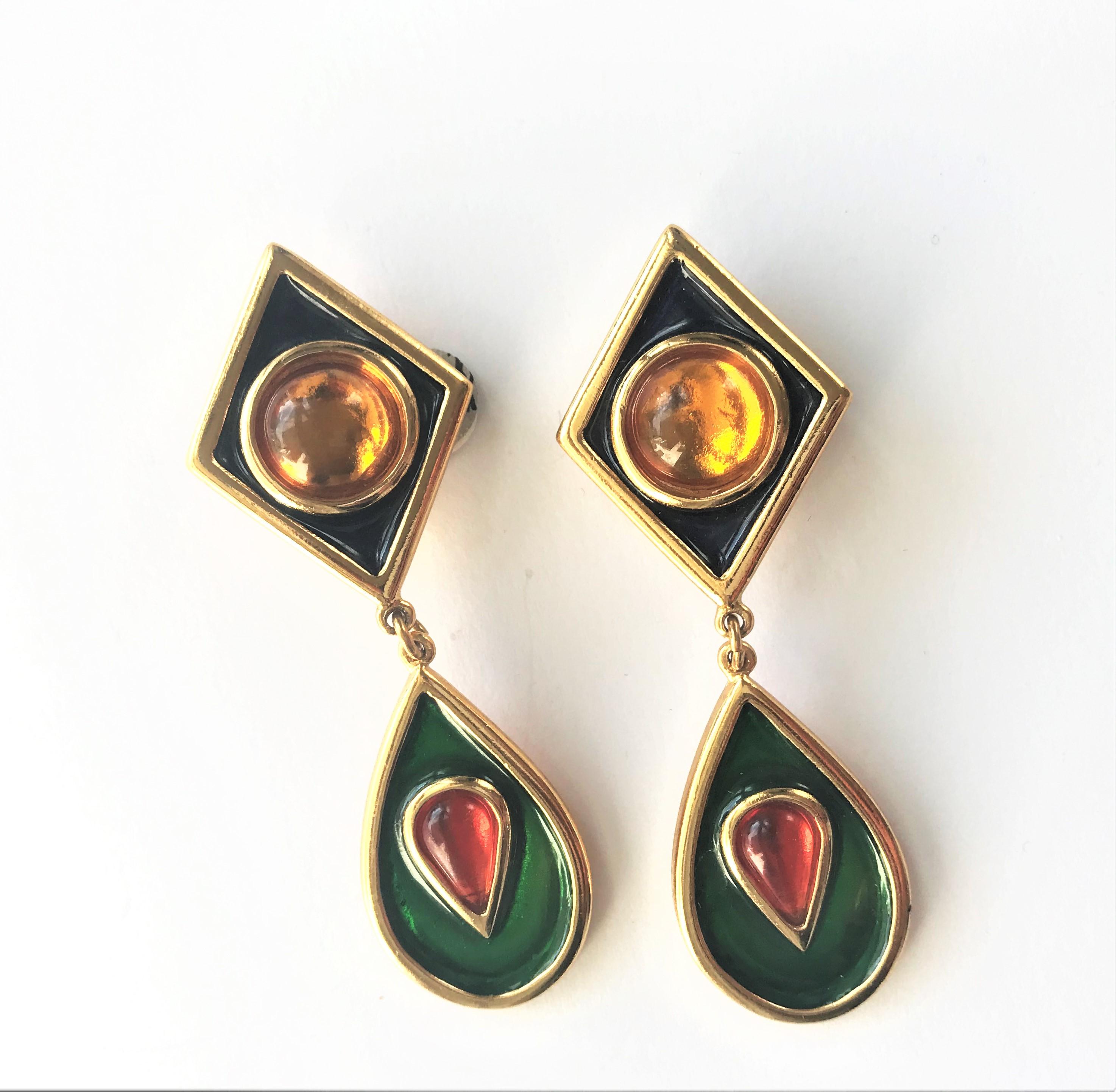 Yves Saint Laurent long ear clips gold plated  1980s, green enameled, glass ston In Excellent Condition For Sale In Stuttgart, DE