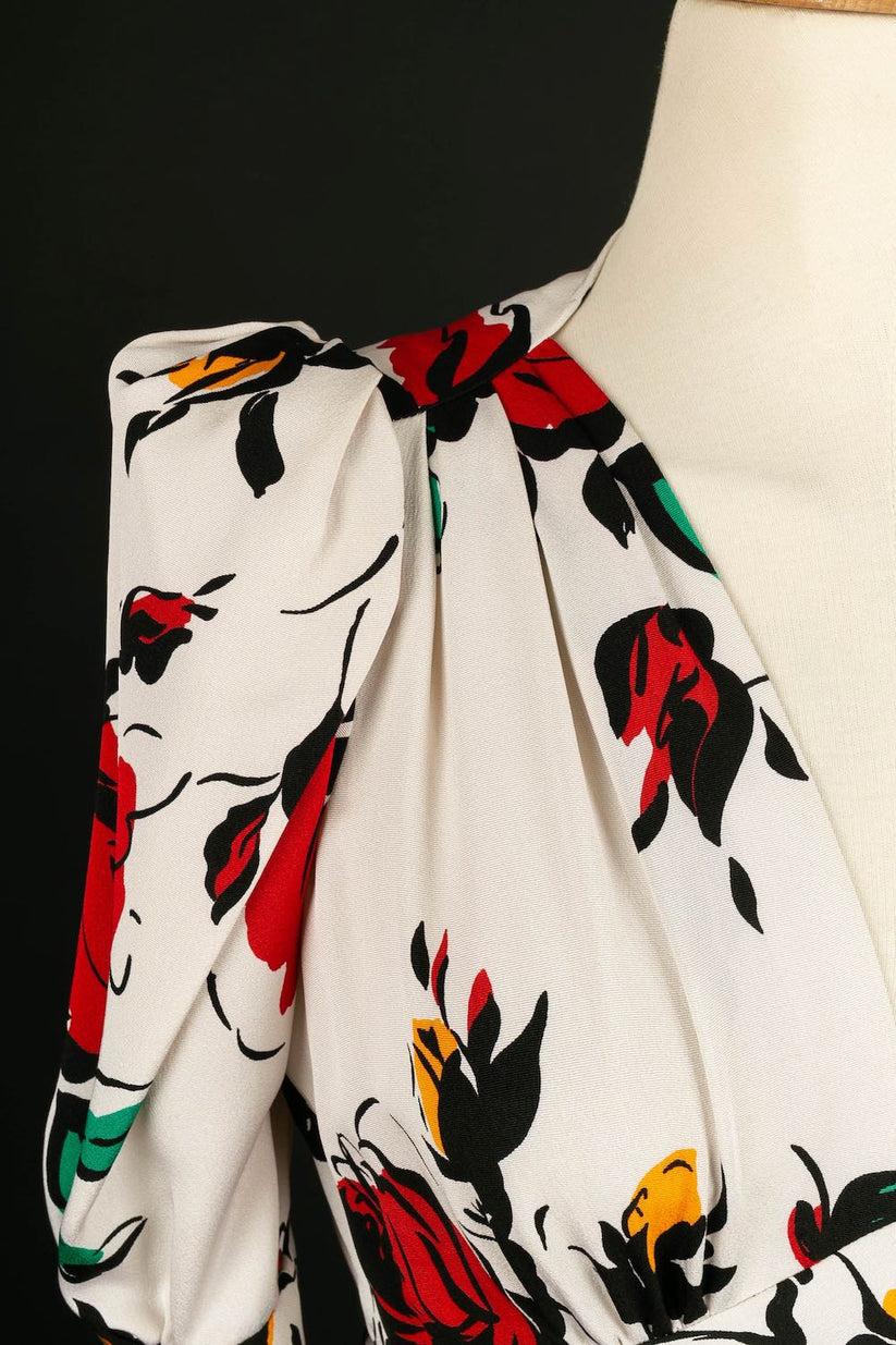 Yves Saint Laurent Langes Haute Couture-Kleid aus Seide mit Blumendruck und Haute Damen im Angebot