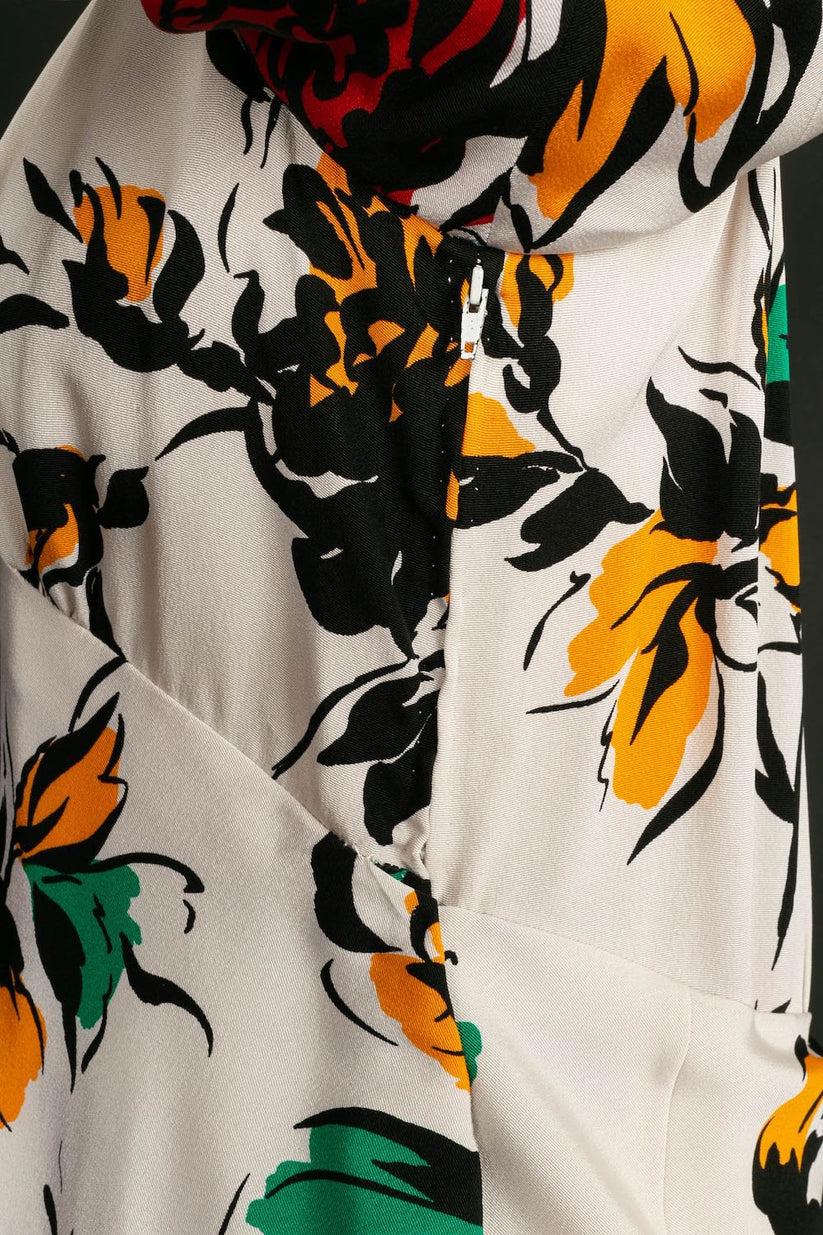 Yves Saint Laurent Langes Haute Couture-Kleid aus Seide mit Blumendruck und Haute im Angebot 1