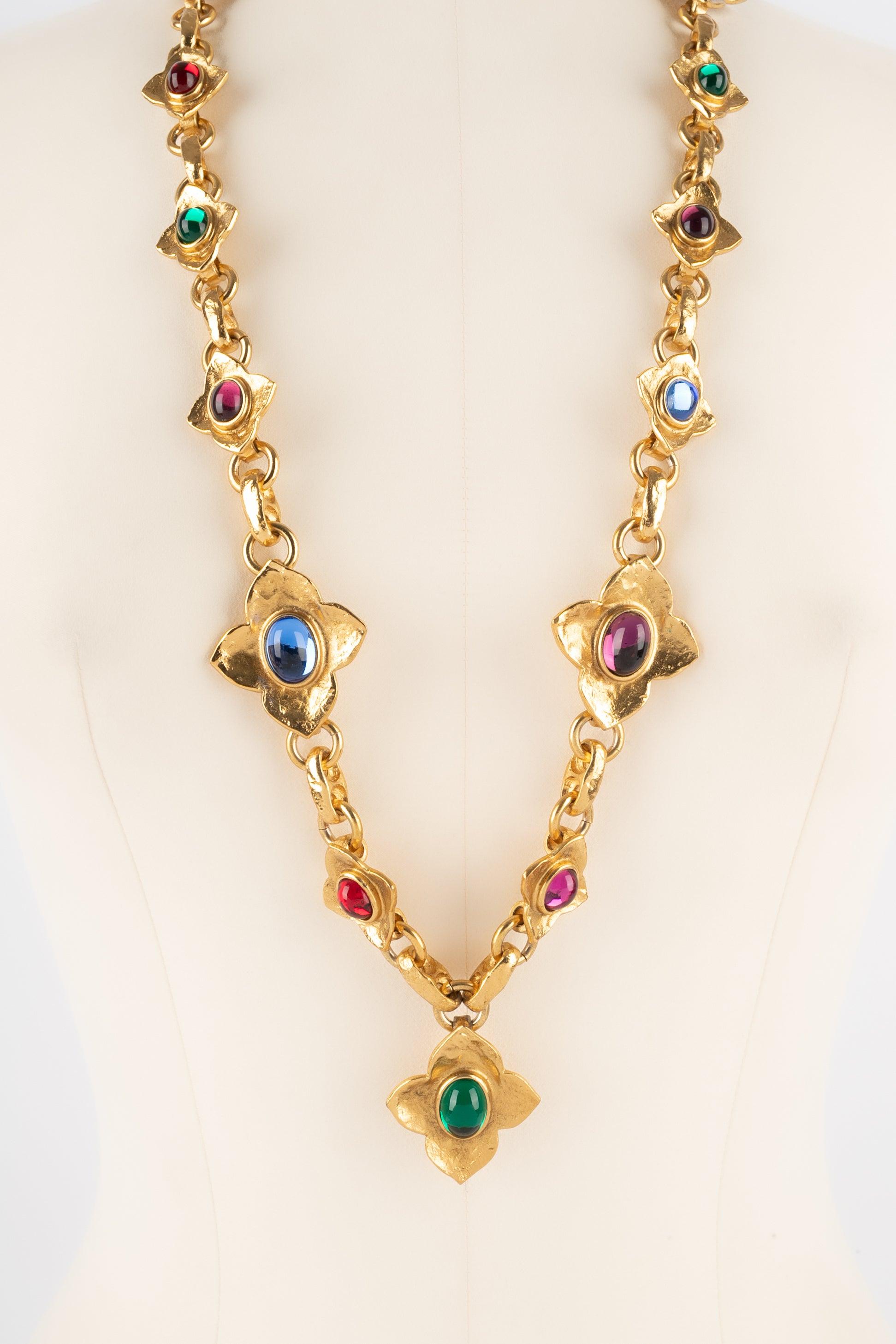 Yves Saint Laurent Collana lunga in metallo dorato In condizioni ottime in vendita a SAINT-OUEN-SUR-SEINE, FR