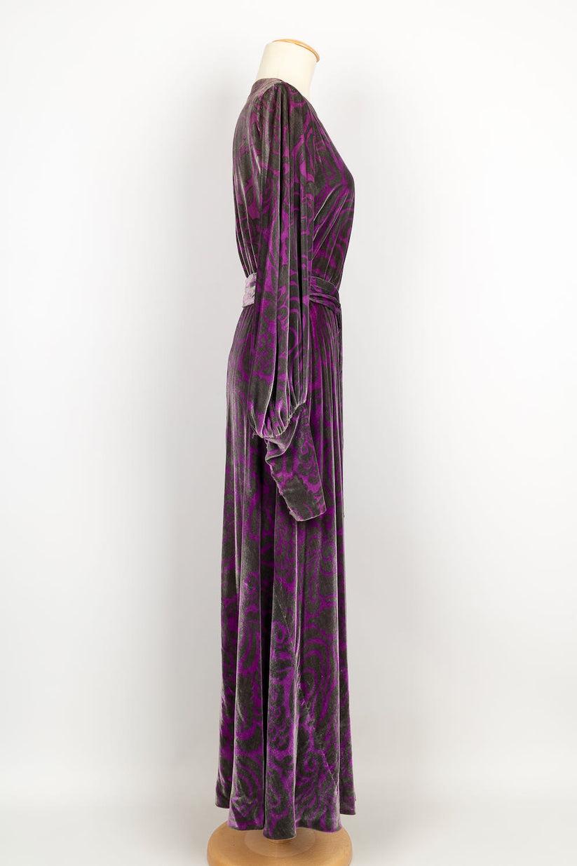 Noir Robe longue haute couture Yves Saint Laurent en velours de soie violet et gris en vente