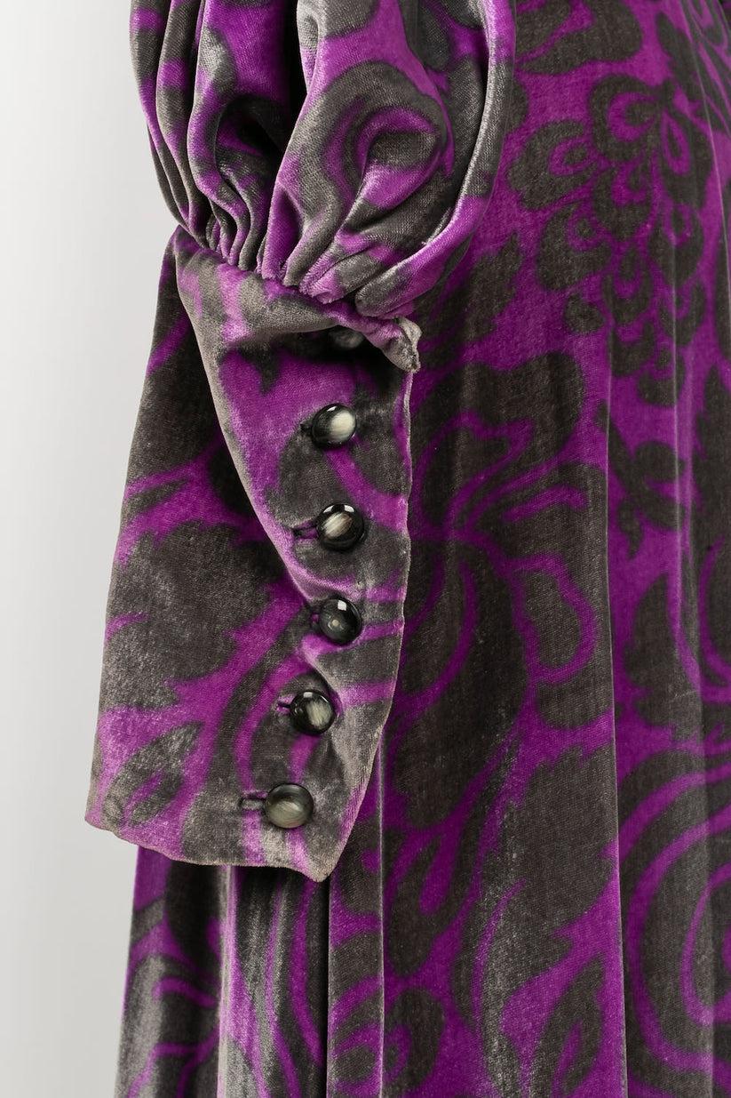 Robe longue haute couture Yves Saint Laurent en velours de soie violet et gris en vente 3