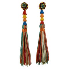 Yves Saint Laurent - Boucles d'oreilles longues en soie à pompon