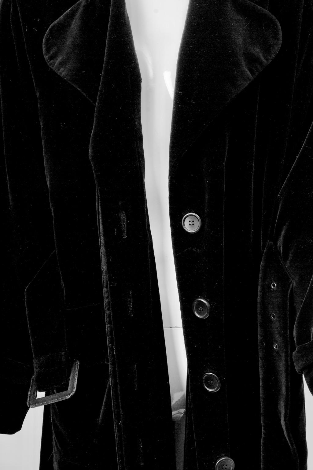 Yves Saint Laurent Langer Samtmantel 2