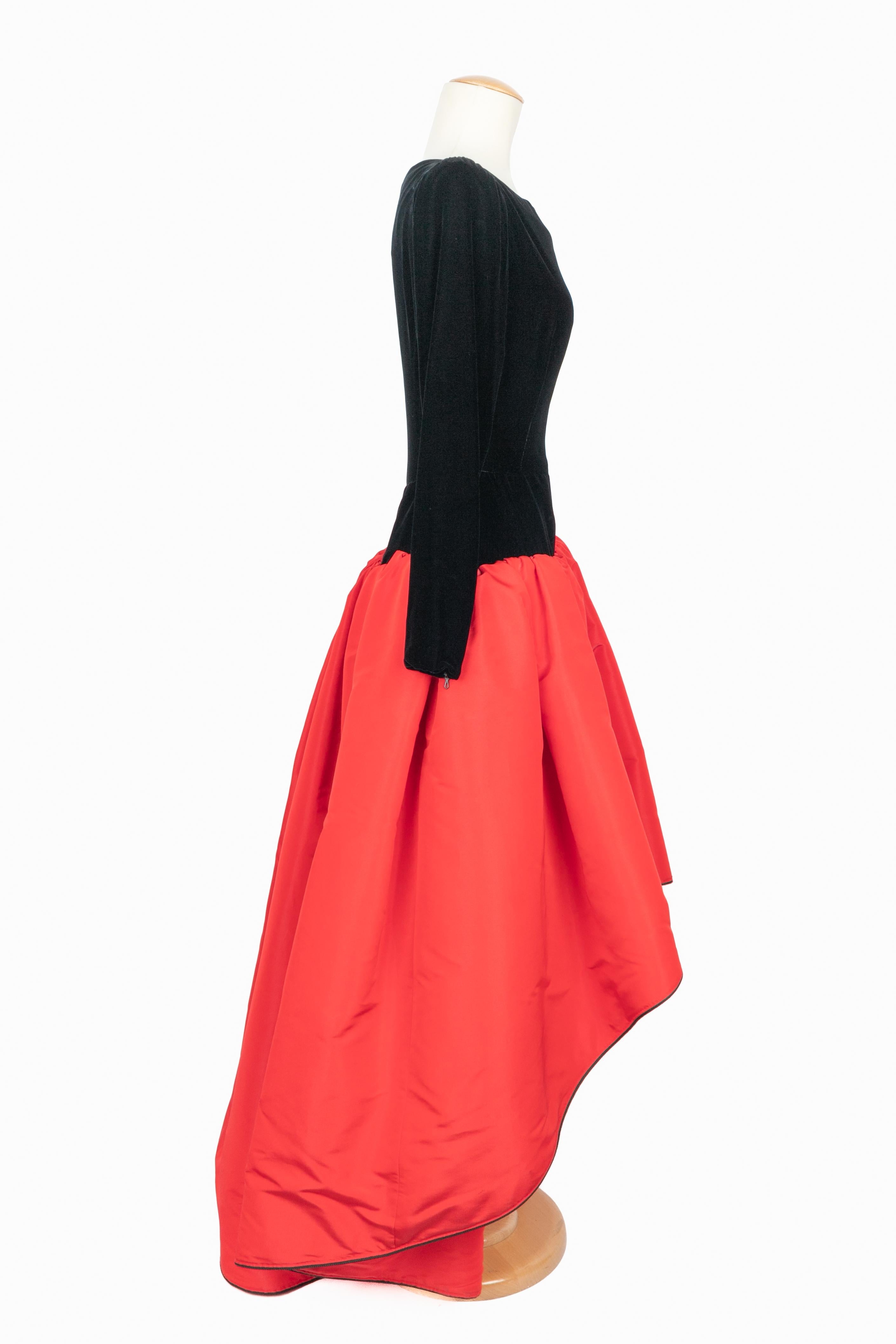 Rouge Robe longue Yves Saint Laurent Winter 1988 en vente