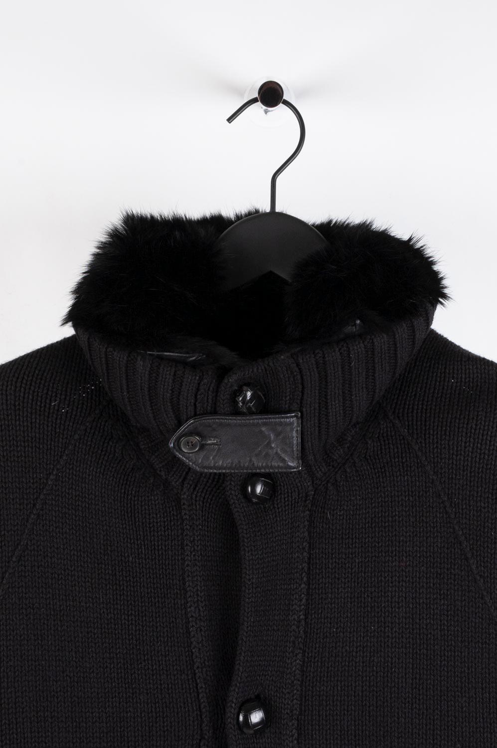 Item for sale is 100% genuine Yves Saint Laurent Removable by Tom Ford Cardigan, S462
Color: Black
(An actual color may a bit vary due to individual computer screen interpretation)
Material: 100% wool
Tag size: M 
This sweater is great quality item.