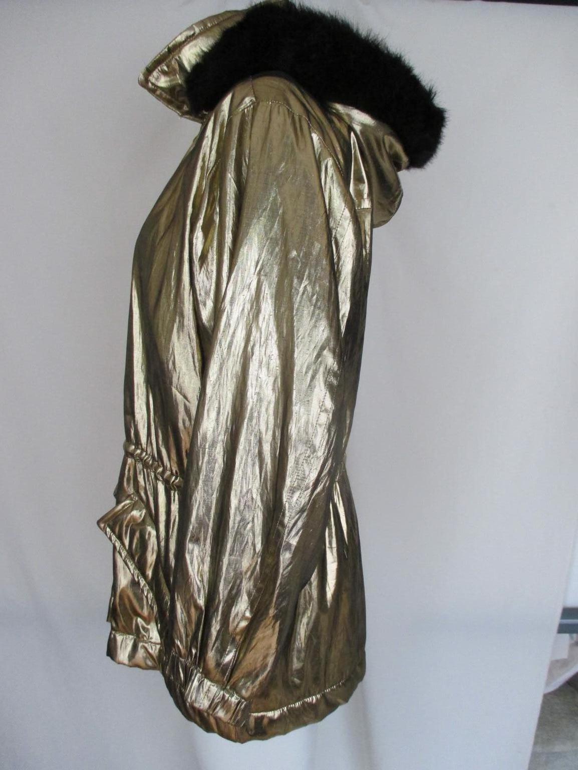 Noir Yves Saint Laurent Parka à capuche dorée métallisée  en vente
