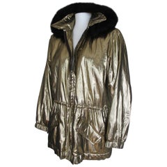 Yves Saint Laurent Parka à capuche dorée métallisée