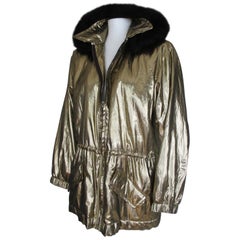 Yves Saint Laurent Metallic Gold Parka Jacke mit Kapuze und Kapuze 