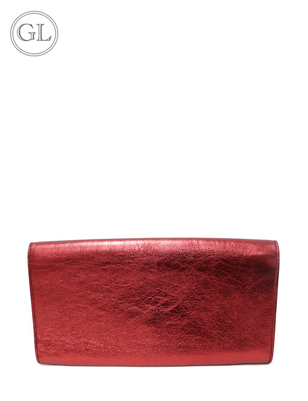 Yves Saint Laurent Metallic Red Leather Belle De Jour Flap Clutch, with a YSL-stitched flap that leads to a satin interior and one slip pocket.

Material: Leather
Measurements:
Height: 13cm
Width: 24cm
Depth: 2cm
Condition: 
Overall condition: