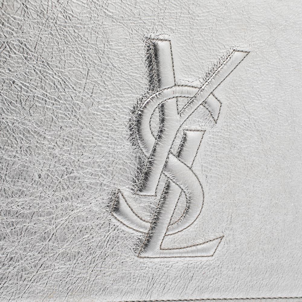 Yves Saint Laurent Metallic Silver Leather Belle De Jour Clutch In Good Condition In Dubai, Al Qouz 2