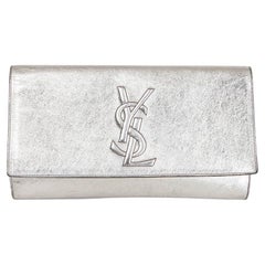 YVES SAINT LAURENT cuir métallisé argenté BELLE DE JOUR LARGE Clutch Bag