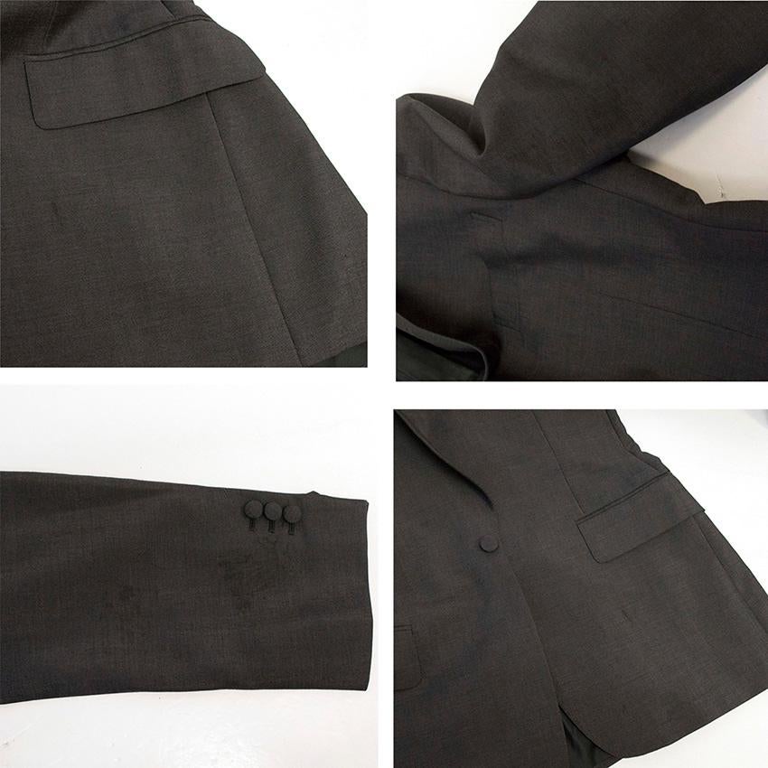 Charcoal grey, one button blazer with 3 pockets and 3 button detail on the cuff. Dry clean only. Very small mark on the cuff and front of blazer, condition 9.5/10.
Please use zoom to see the item in more detail

60% Mohair/ 40% Wool

Size 50