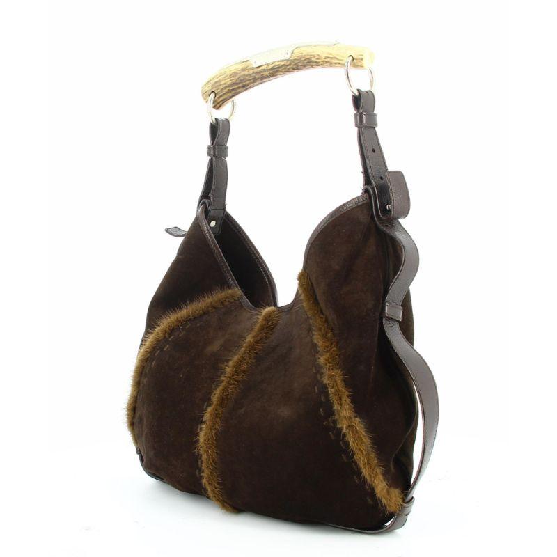Yves Saint Laurent Mombasa Tasche aus Wildleder und Tierhaar

Sehr guter Zustand, sehr leichte Gebrauchsspuren sind im Laufe der Jahre entstanden.
Tasche aus braunem Wildleder und Leder, silberner Metallbesatz, Griff aus Horn zum Tragen in der Hand
