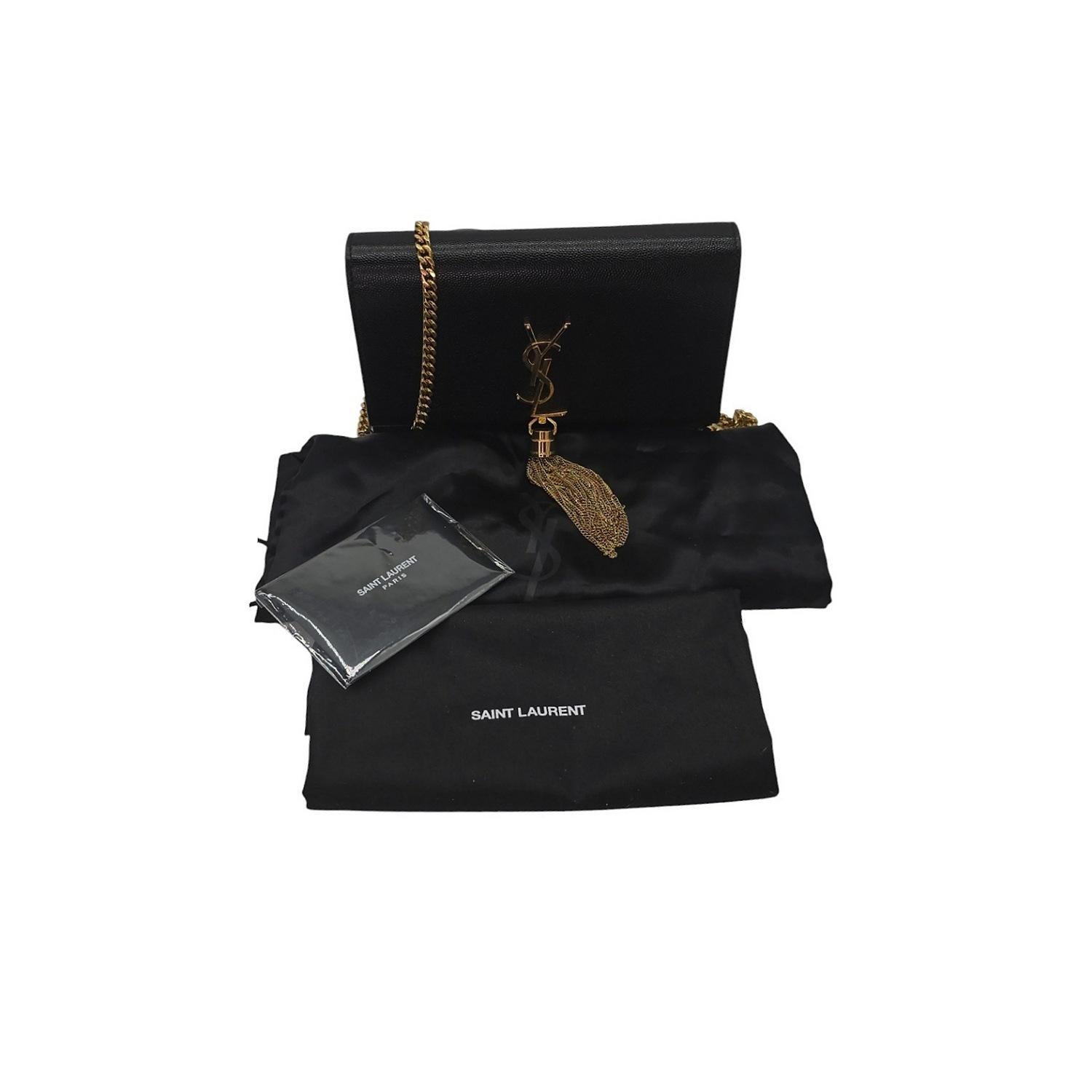 Yves Saint Laurent Portafoglio con nappe Kate Monogram e catena in vendita 7