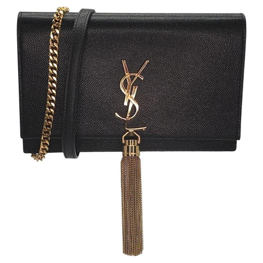 Yves Saint Laurent Portafoglio con nappe Kate Monogram e catena in vendita