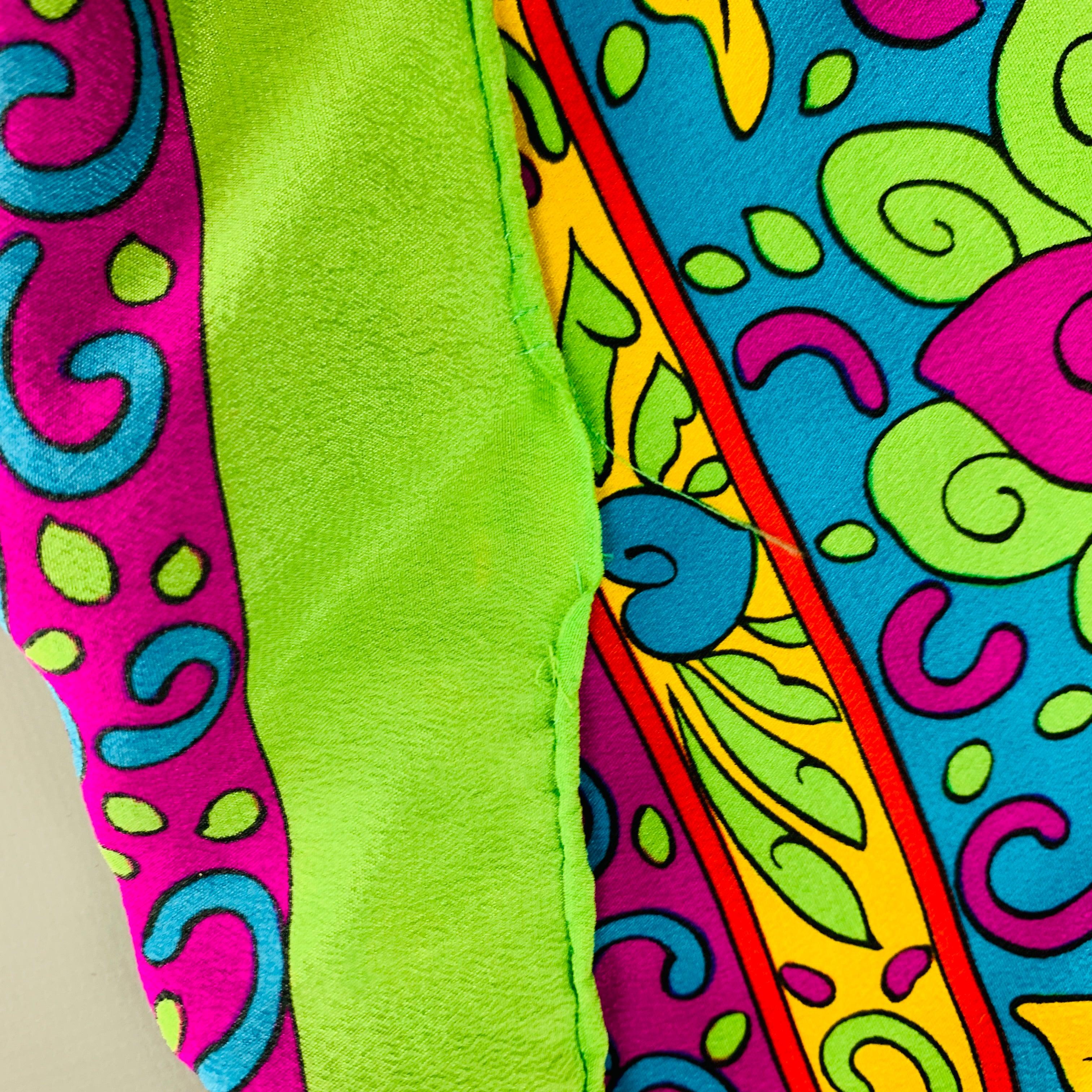 YVES SAINT LAURENT Mehrfarbiger Schal aus Seide mit abstraktem Blumendruck im Angebot 2