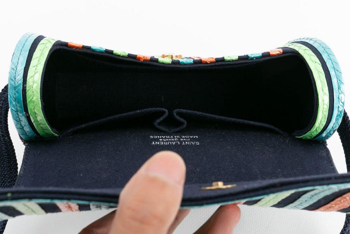 Yves Saint Laurent - Sac en raphia multicolore et toile bleue en vente 5