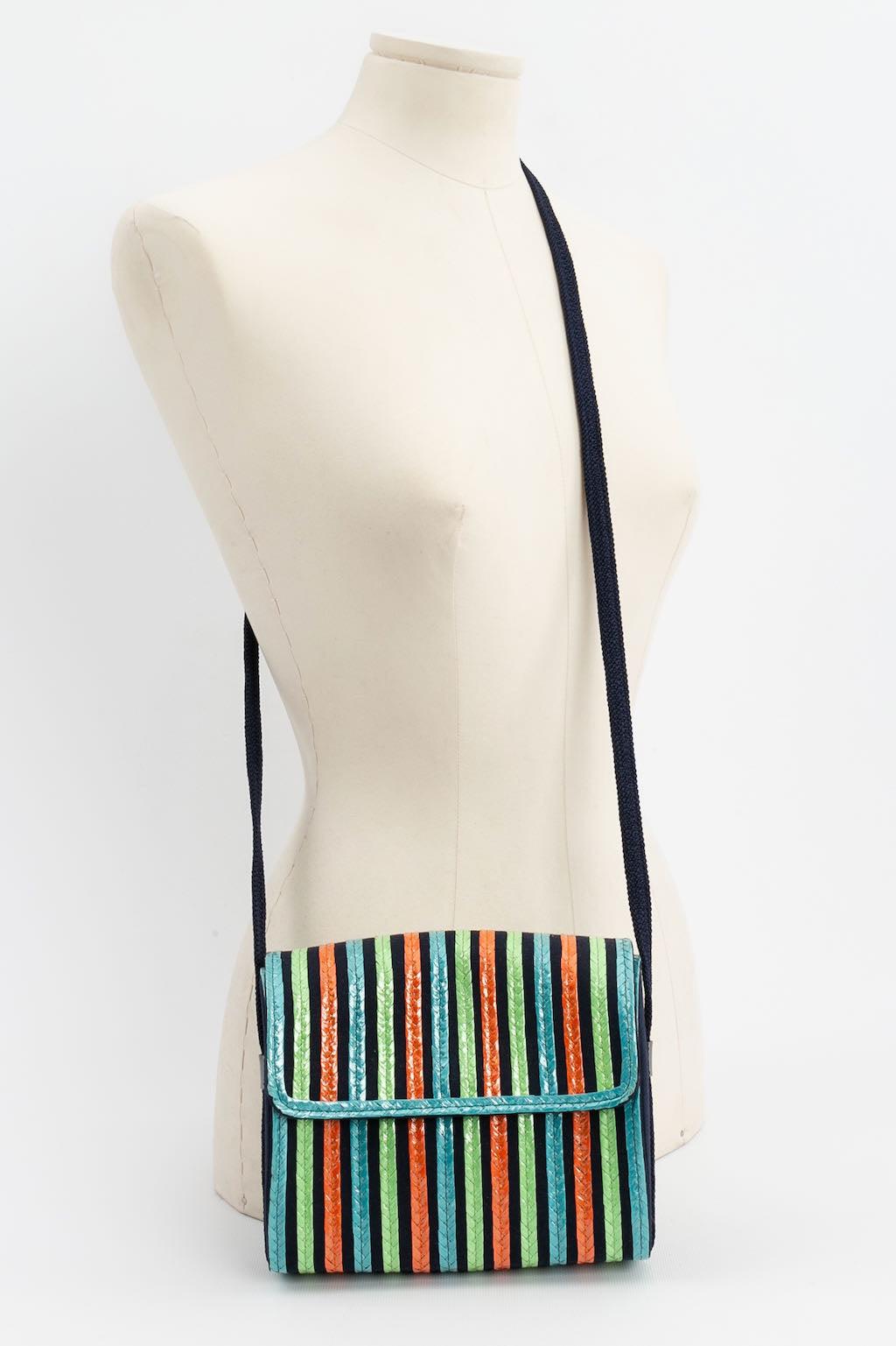 Yves Saint Laurent - Sac en raphia multicolore et toile bleue en vente 6