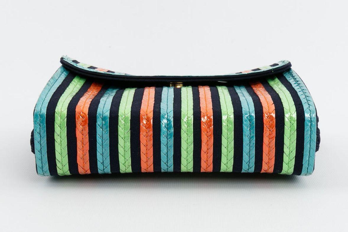 Yves Saint Laurent - Sac en raphia multicolore et toile bleue Bon état - En vente à SAINT-OUEN-SUR-SEINE, FR