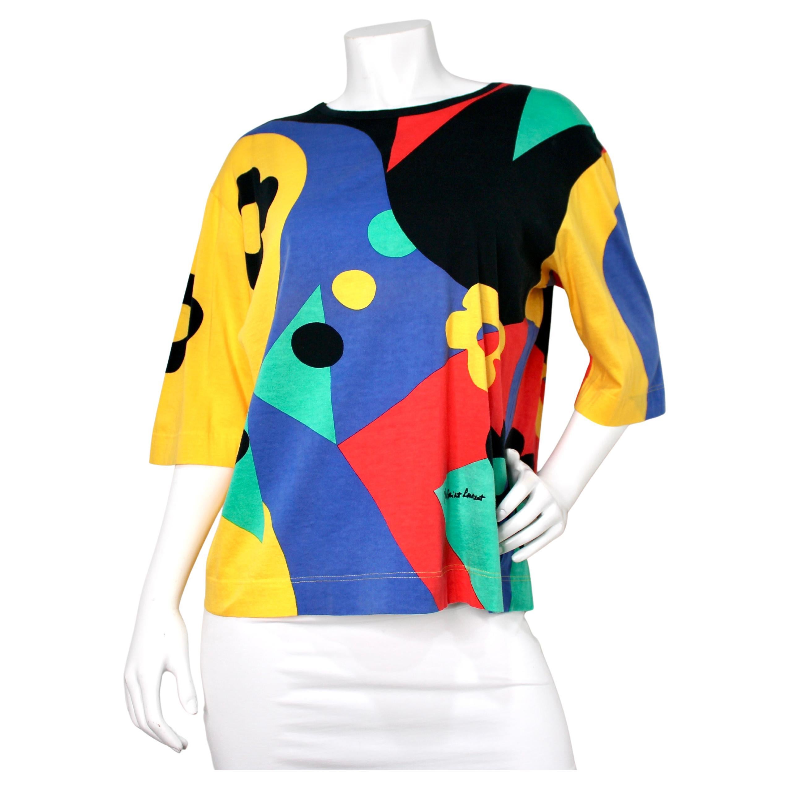 Yves Saint Laurent Camiseta con estampado abstracto multicolor circa años 80 en venta