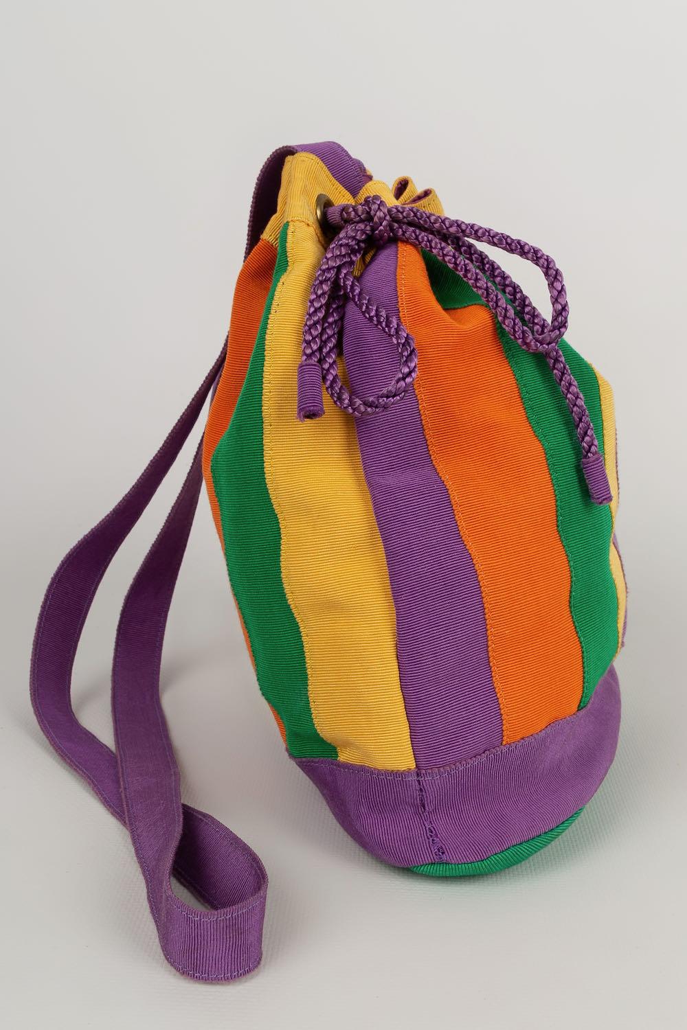 YVES SAINT LAURENT -(Made in France) Multicolored cotton bag.

Condition:
Good condition

Dimensions:
Height: 23 cm - Width: 22 cm - Depth: 10 cm - Length handle: 97 cm

SKU:S40

Yves Saint Laurent

The fashion house Yves Saint Laurent, founded in