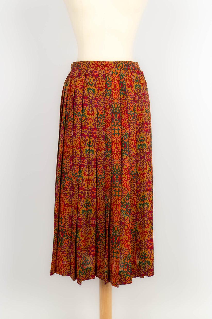 multicoloured pleated skirt