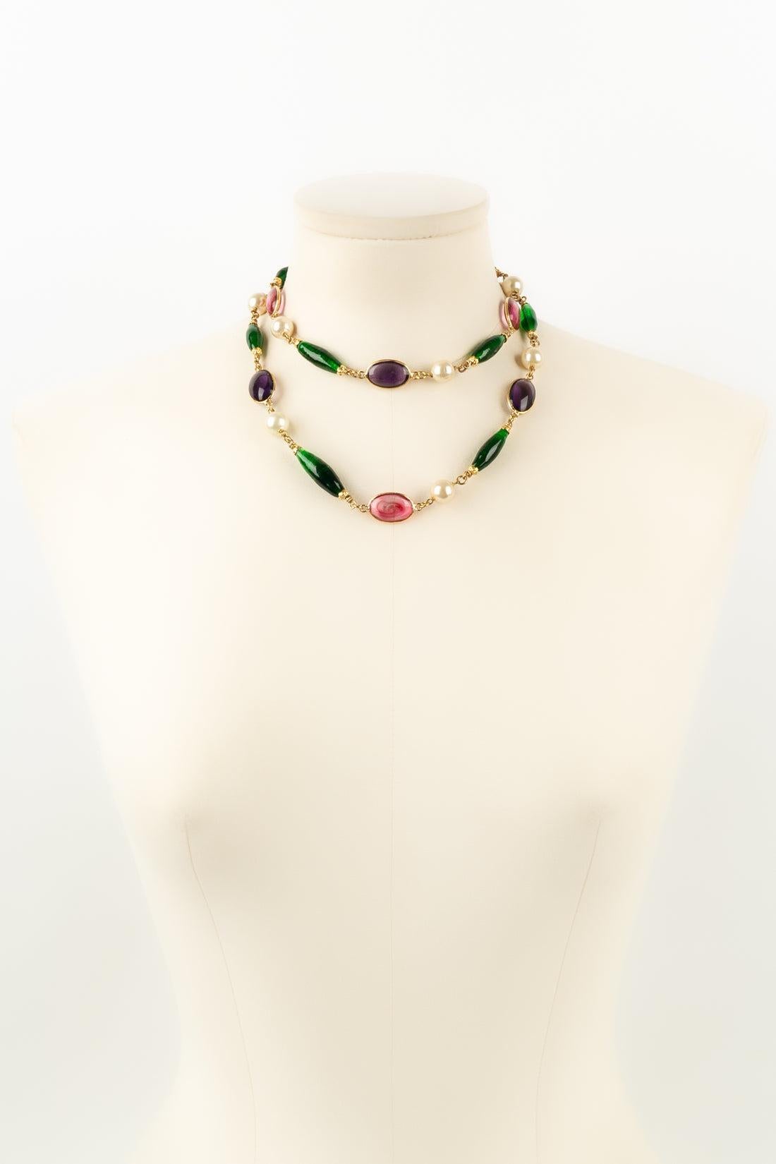 Yves Saint Laurent Necklace in Glass Paste and Pearly Beads For Sale 4