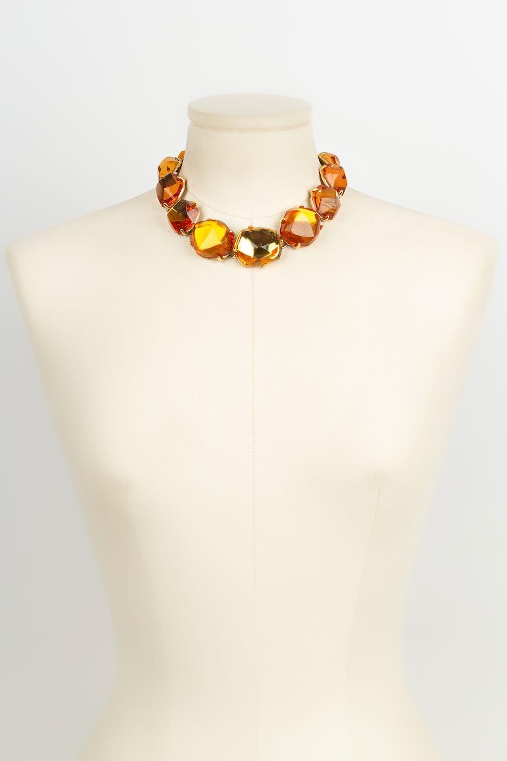 Yves Saint Laurent -(Made in France) Necklace in gold metal and orange resin.

Additional information: 
Dimensions: Length: from 39 cm to 44 cm
Condition: Good condition
Seller Ref number: BC167