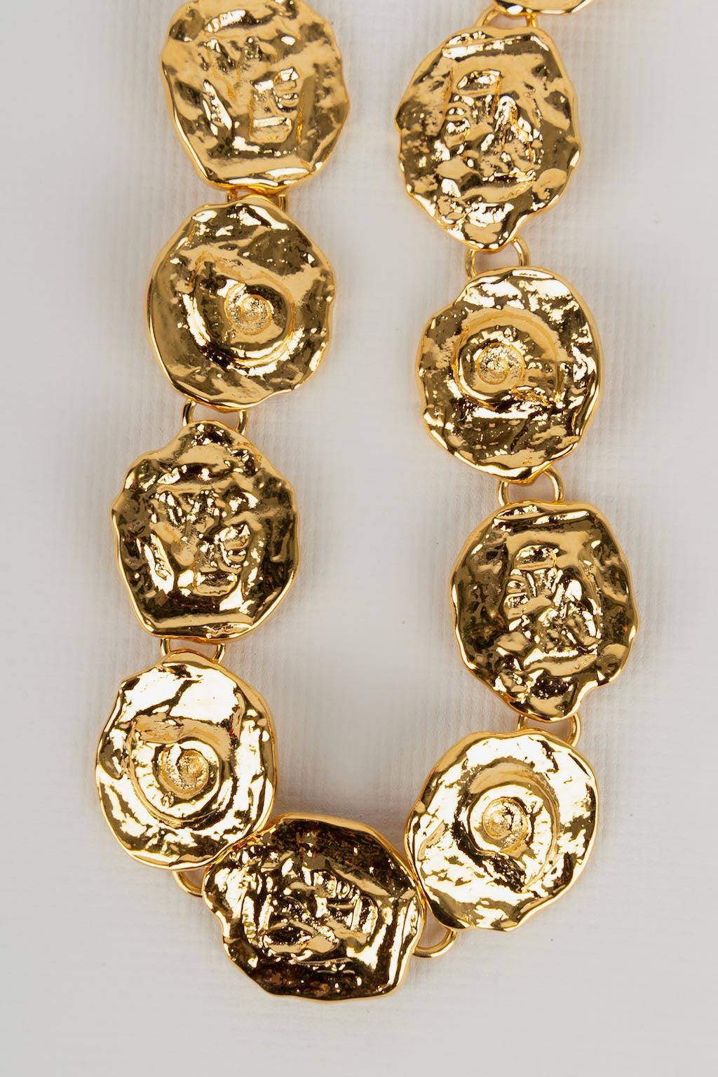 Yves Saint Laurent Necklace in Gold Metal In Excellent Condition For Sale In SAINT-OUEN-SUR-SEINE, FR