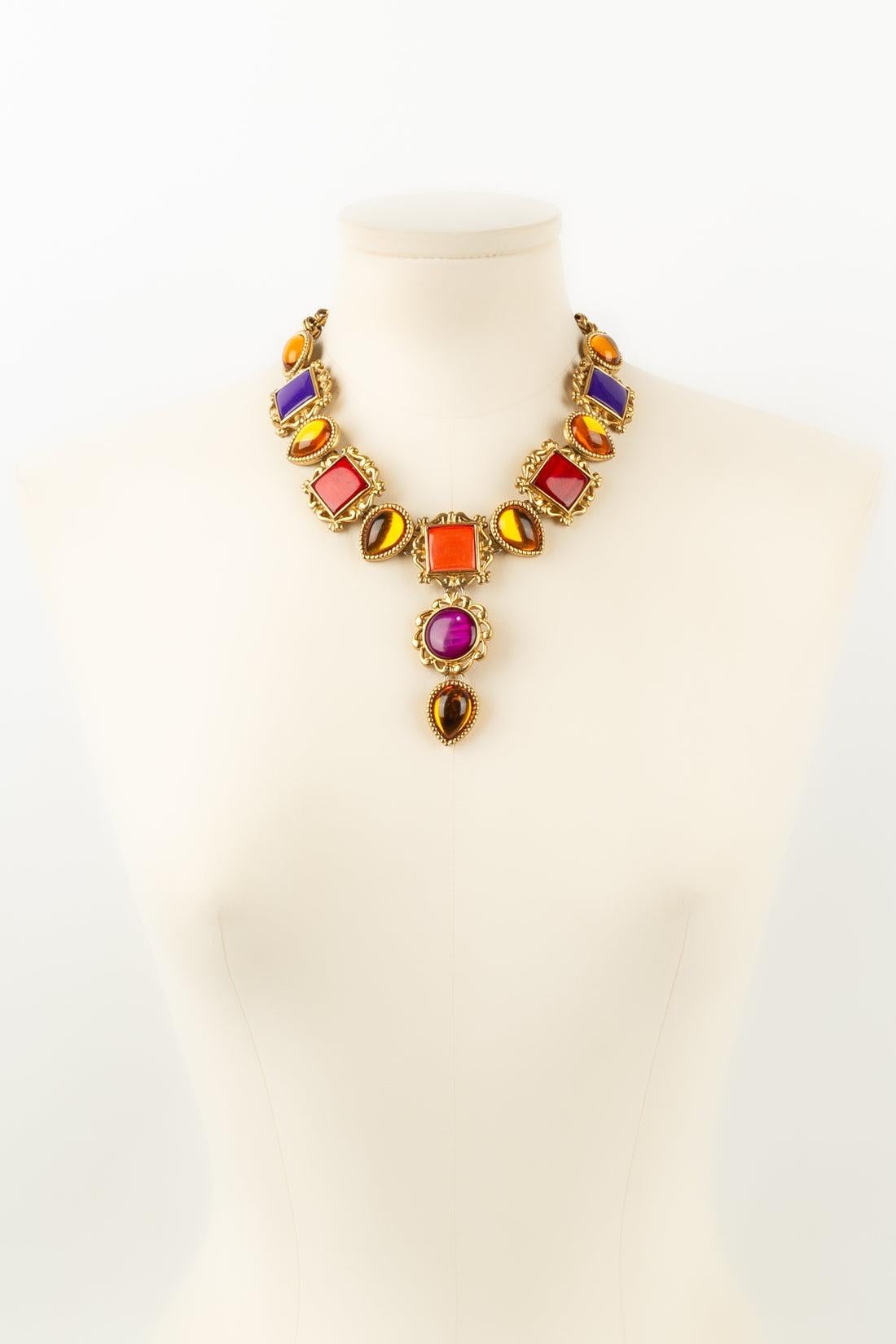 Yves Saint Laurent - (Made in France) Necklace in gold-plated metal and multicolored resin.

Additional information:
Condition: Very good condition
Dimensions: Length: from 45 cm to 49 cm

Seller Reference: BC97
