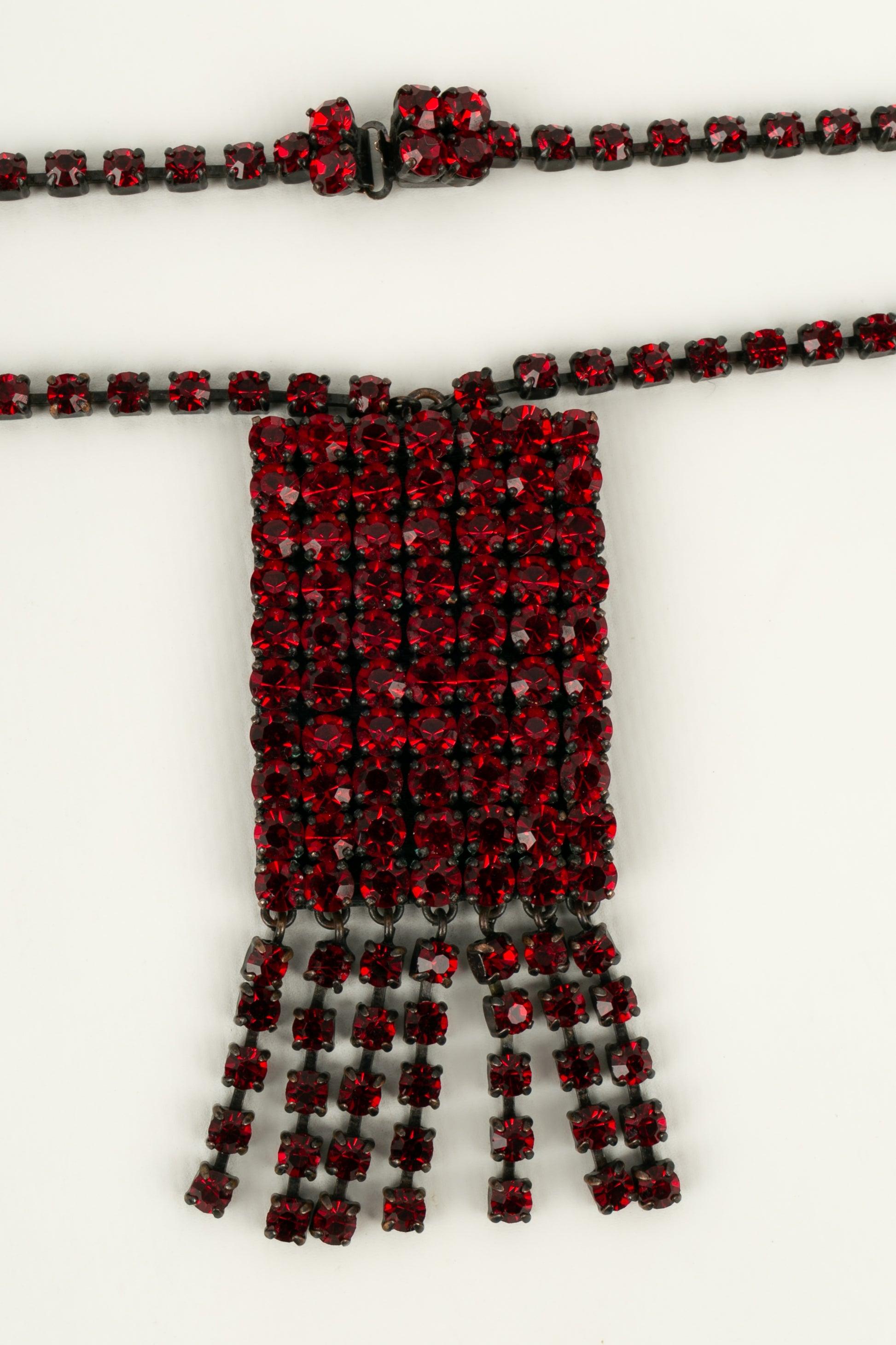 Yves Saint Laurent Halskette aus Metall mit roten Strasssteinen im Angebot 2