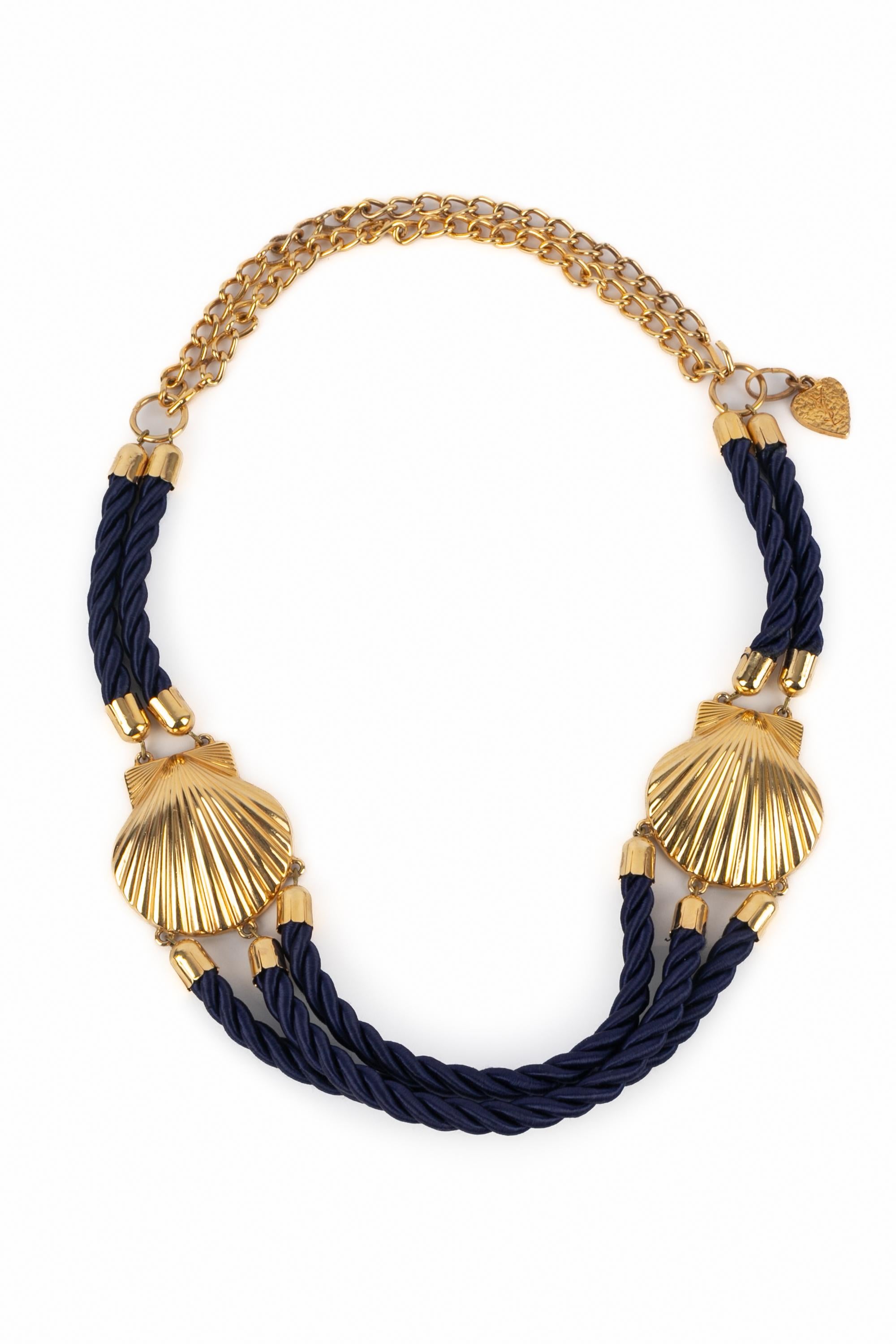 Collana Yves Saint Laurent conchiglia In condizioni ottime in vendita a SAINT-OUEN-SUR-SEINE, FR