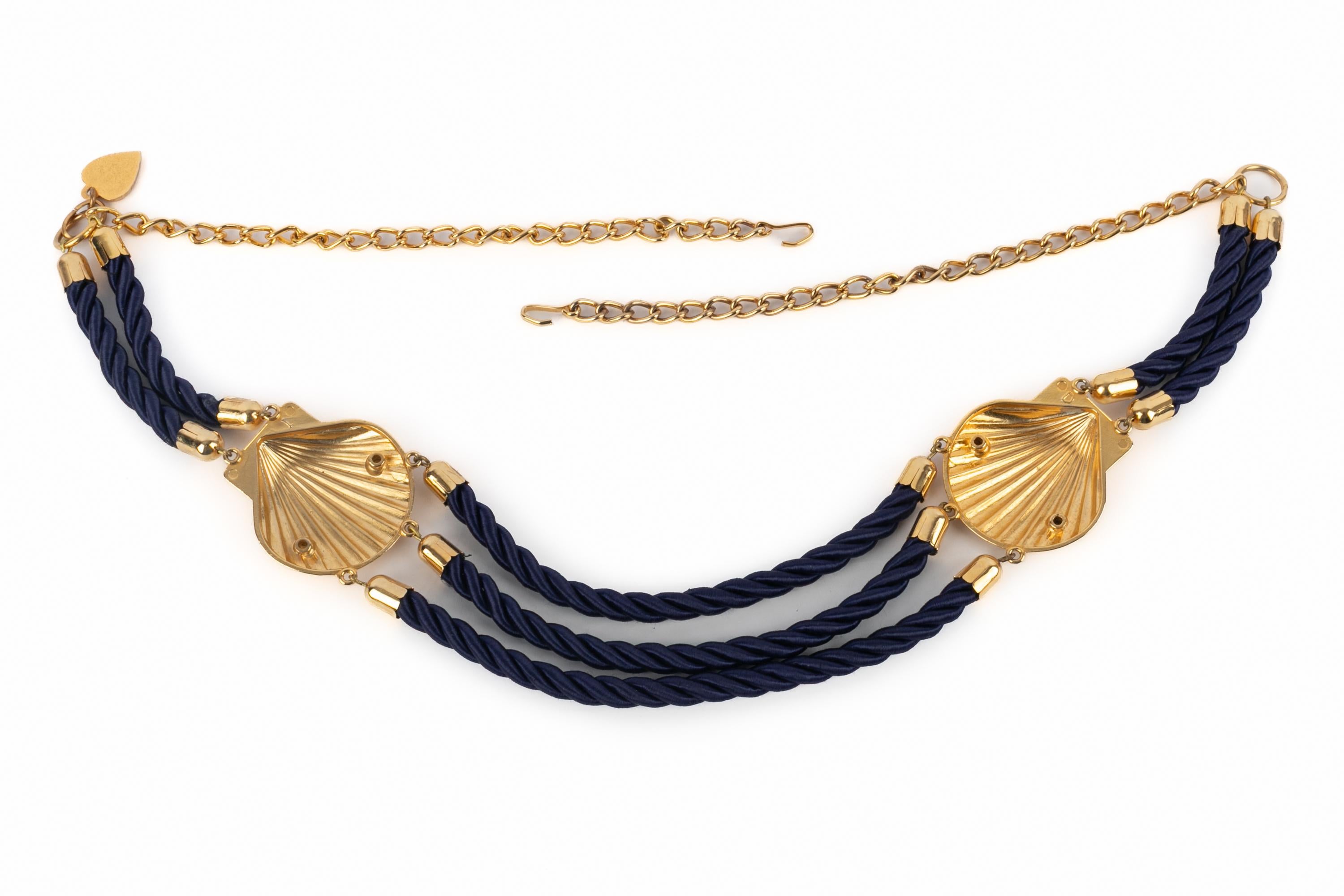 Donna Collana Yves Saint Laurent conchiglia in vendita