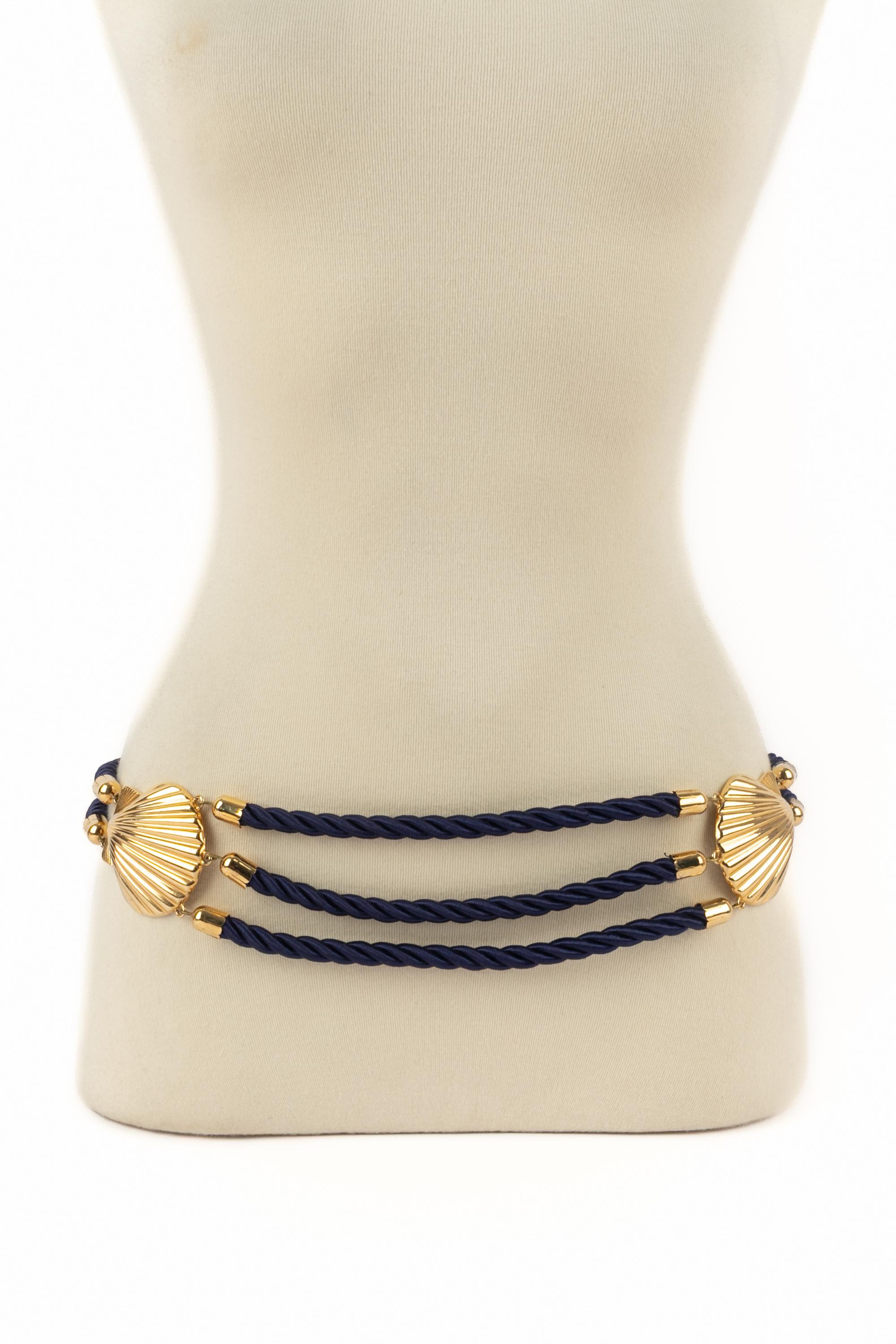 Collana Yves Saint Laurent conchiglia in vendita 4