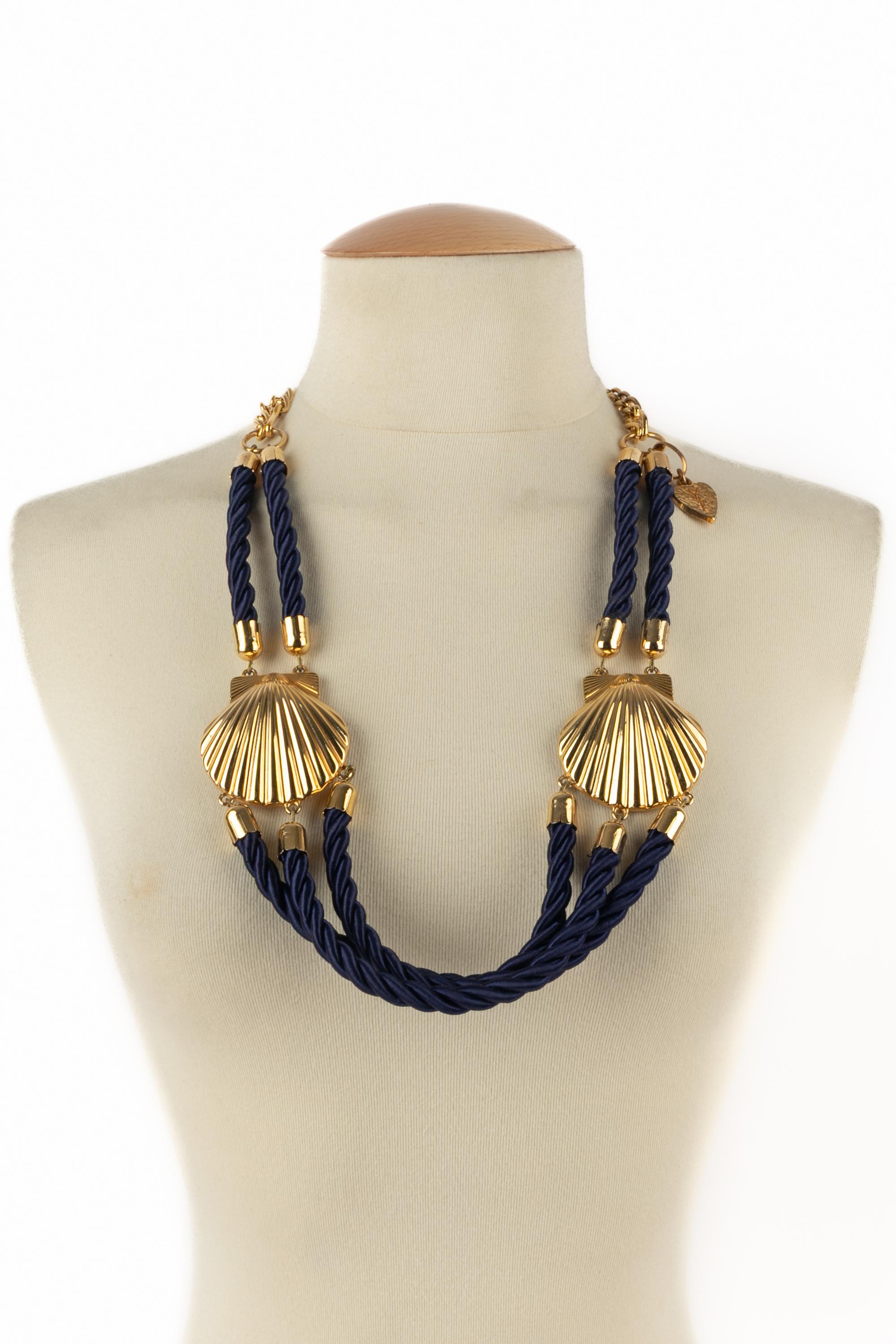 Collana Yves Saint Laurent conchiglia in vendita 5