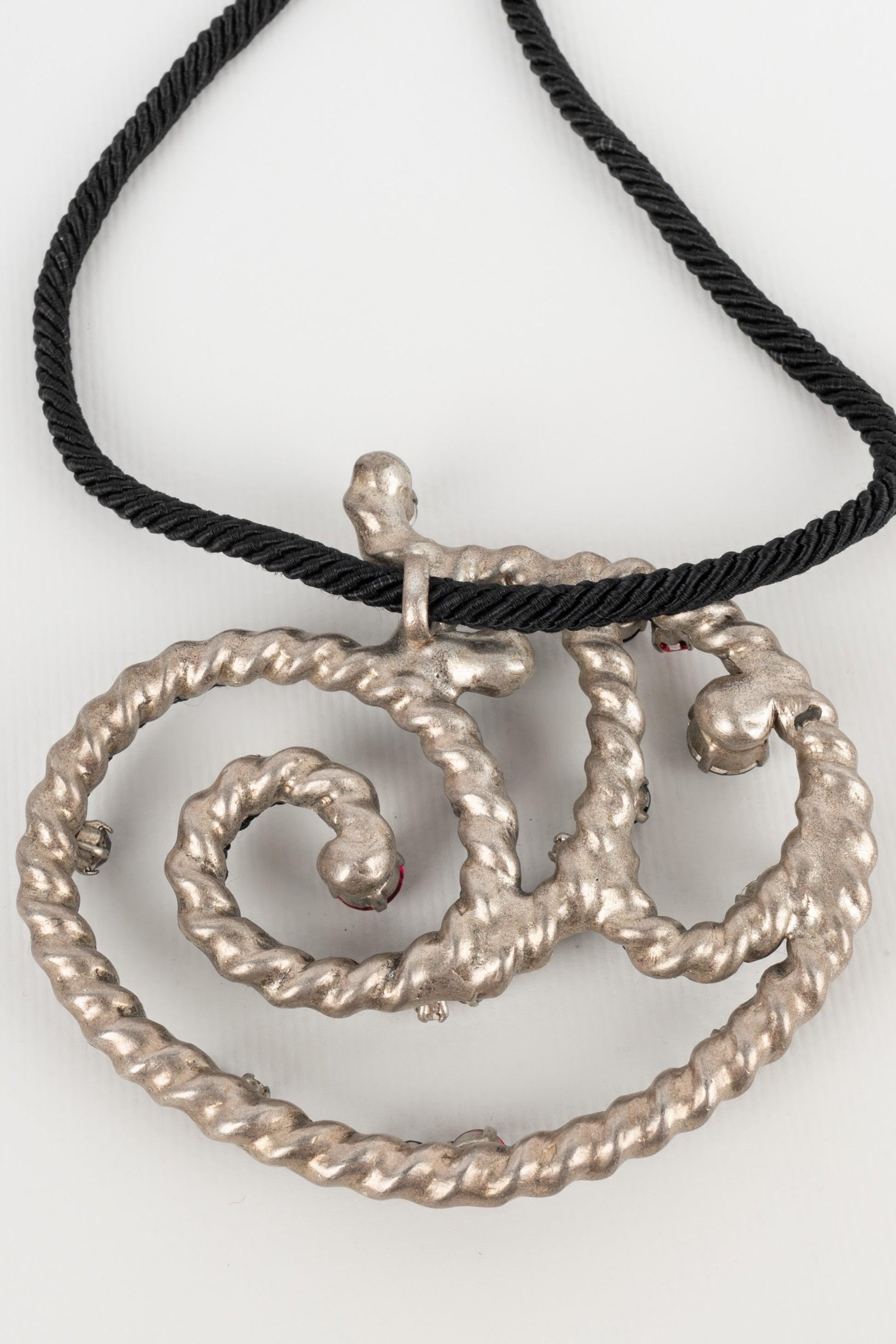 Yves Saint Laurent Halskette mit schwarzen Besatz und schwarzen Besatz im Angebot 4