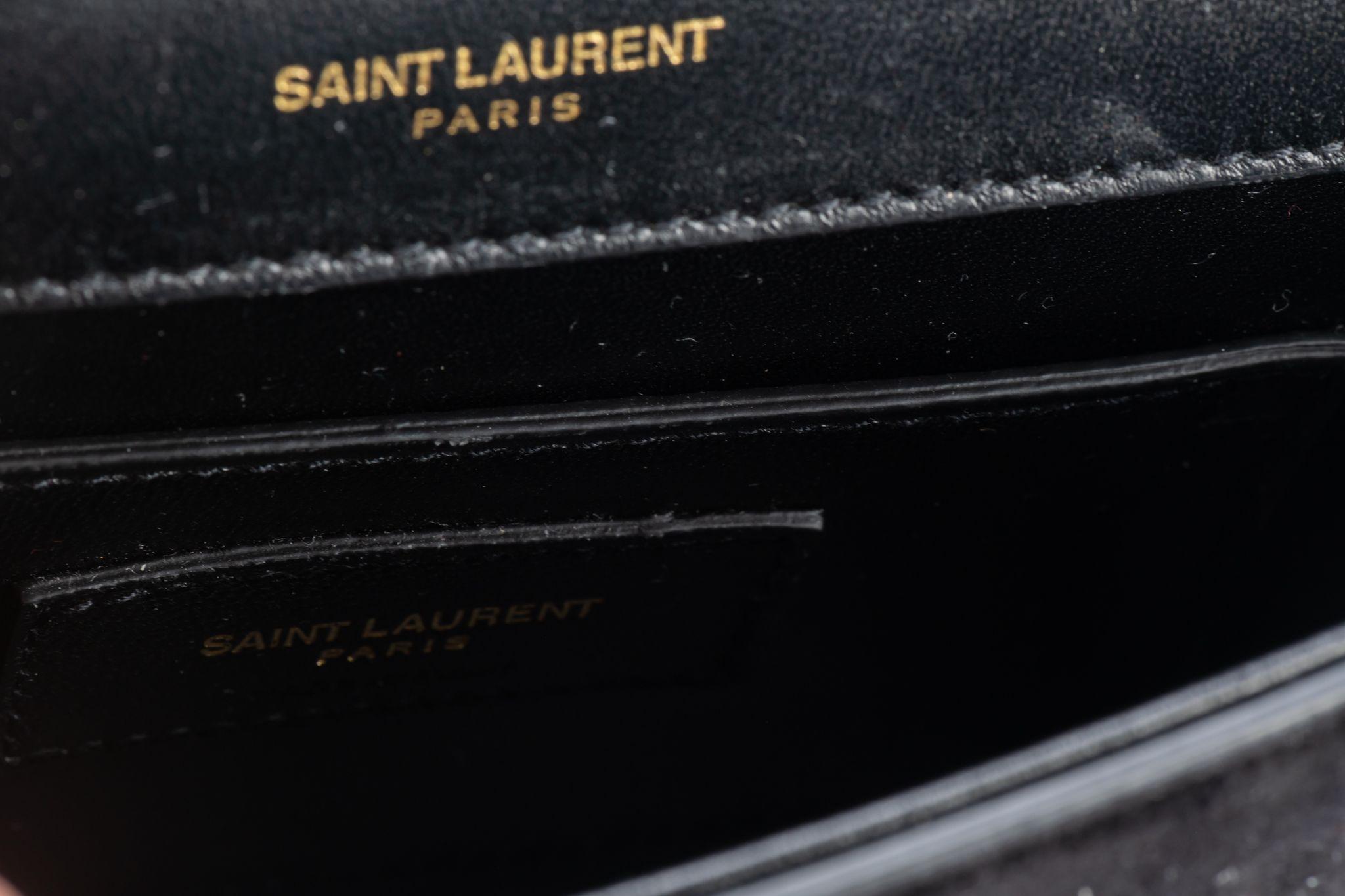 Yves Saint Laurent - Sac à bandoulière en daim noir et perles de mer, état neuf en vente 7