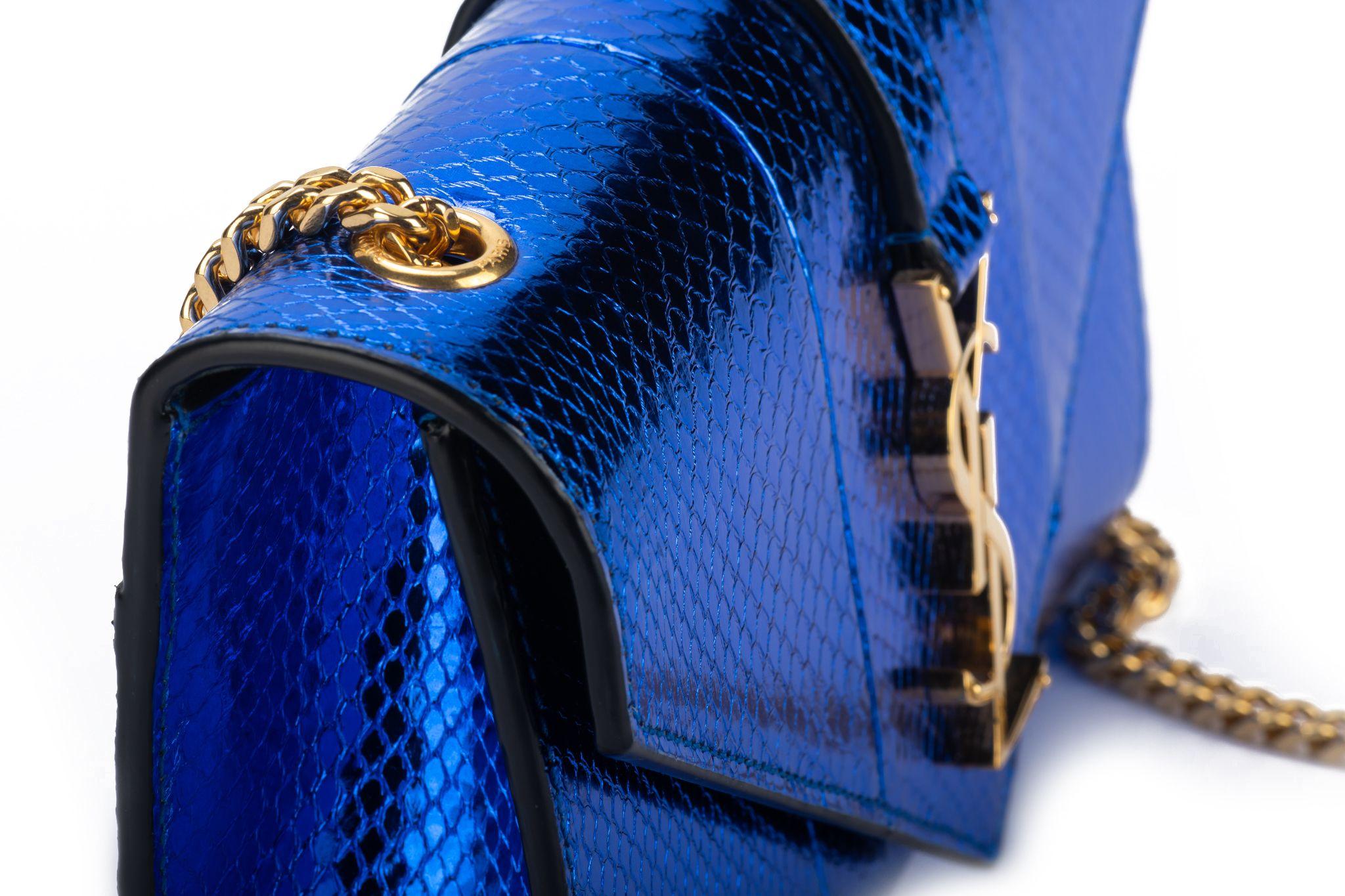 Yves Saint Laurent Neue blaue Python Crossbody Tasche im Angebot 2