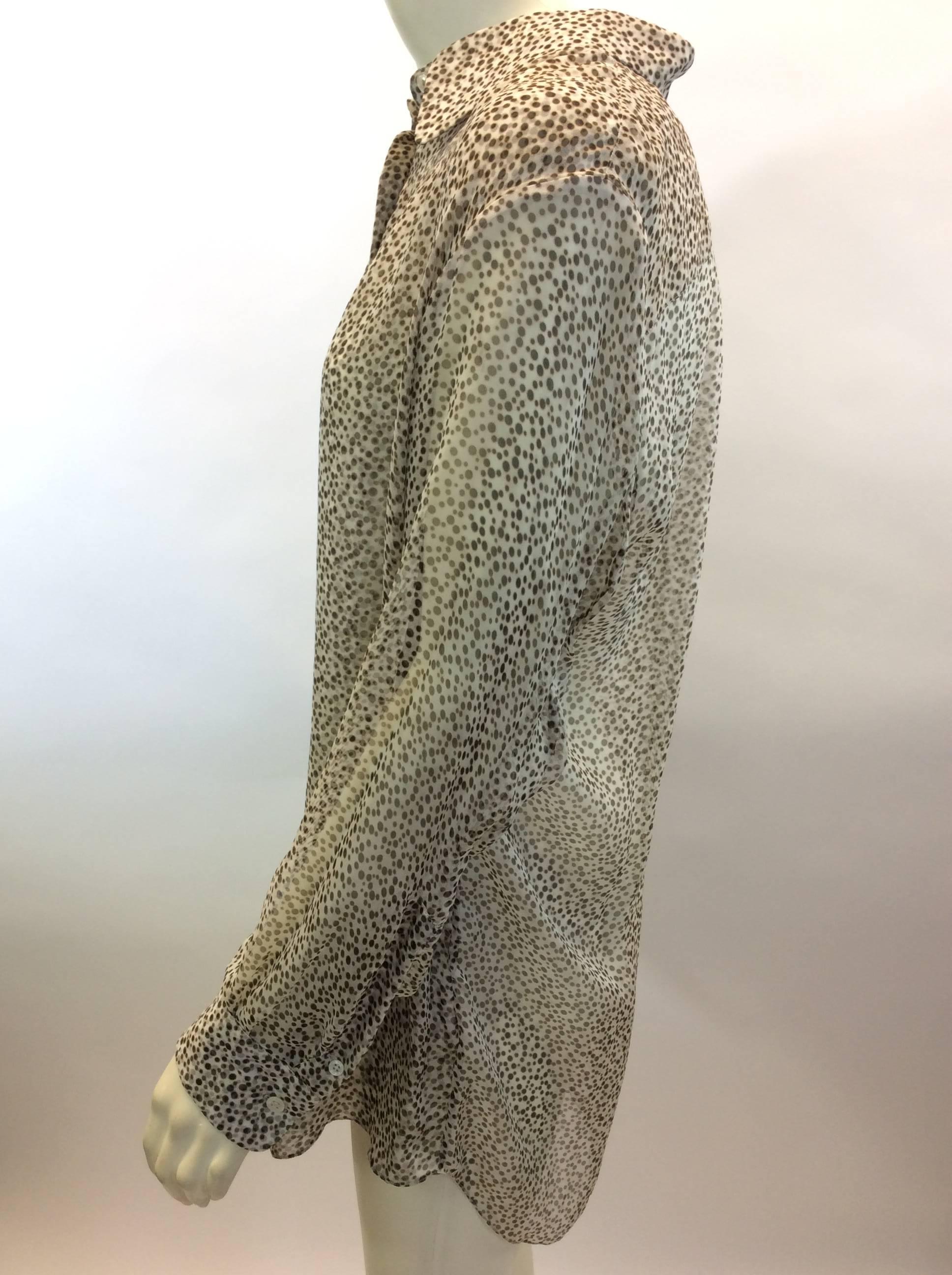 Yves Saint Laurent NWT Silk Print Blouse
100% Silk
Made in Italy
$685
Size 38
Length 31