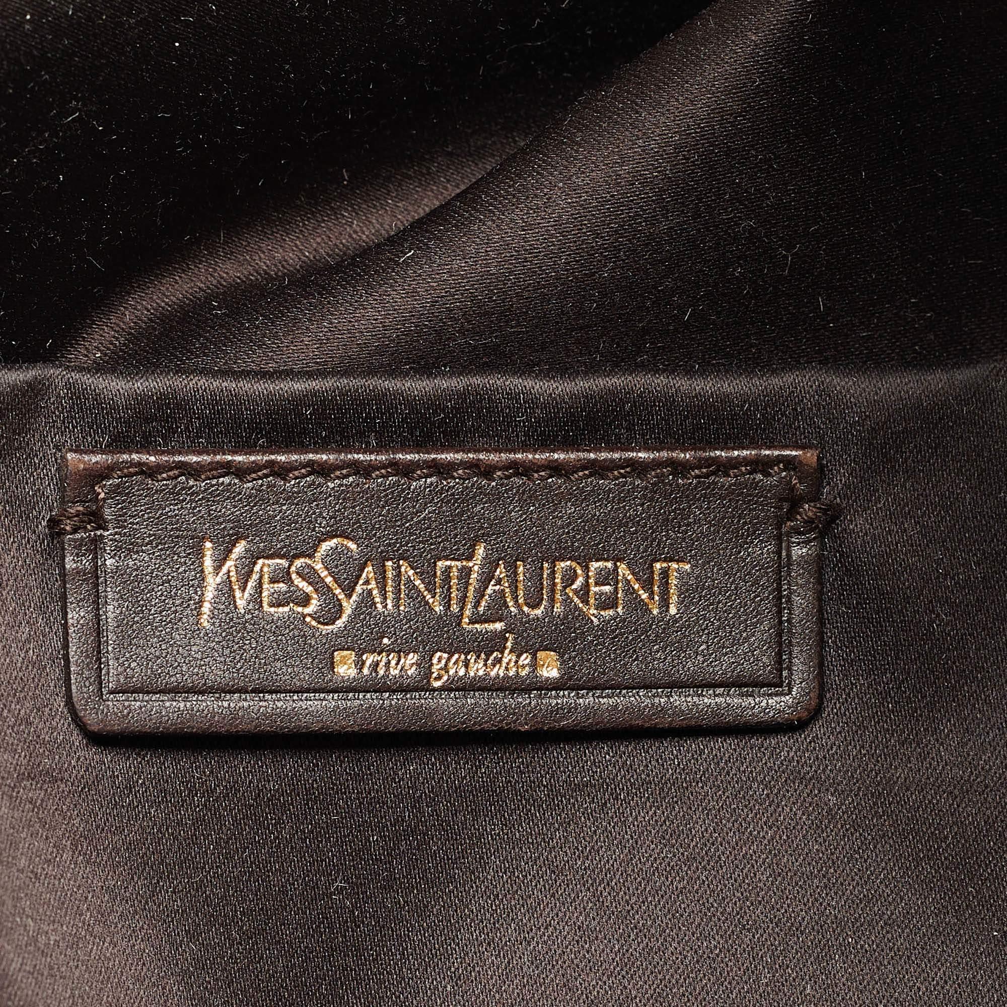 Yves Saint Laurent grand fourre-tout Downtown blanc cassé en cuir verni embossé au croco en vente 6